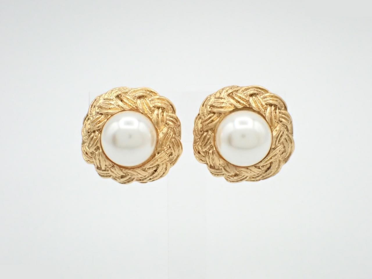 Comes with box - Earrings 93P