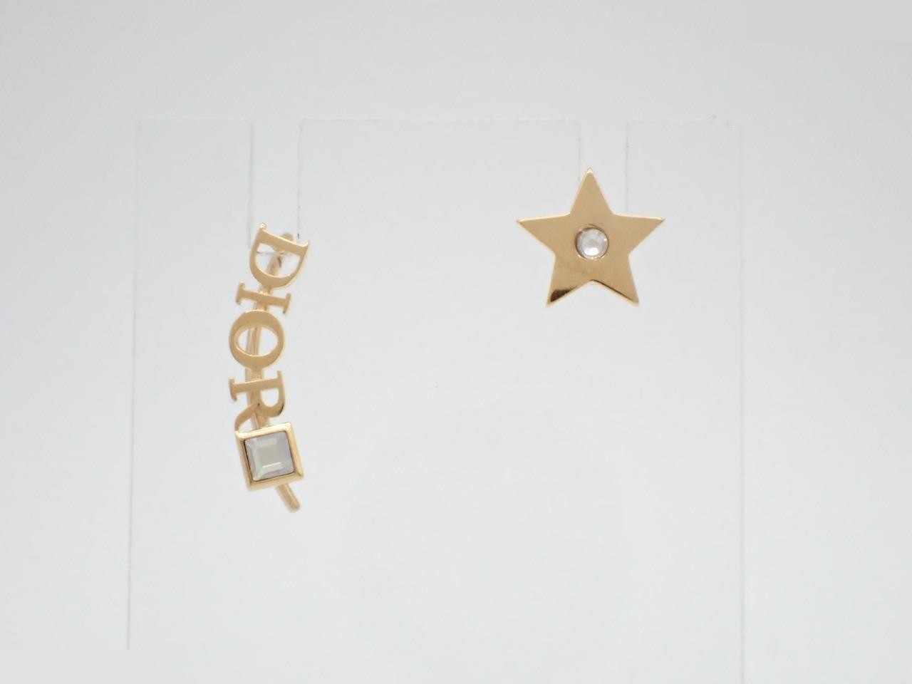 gold earrings