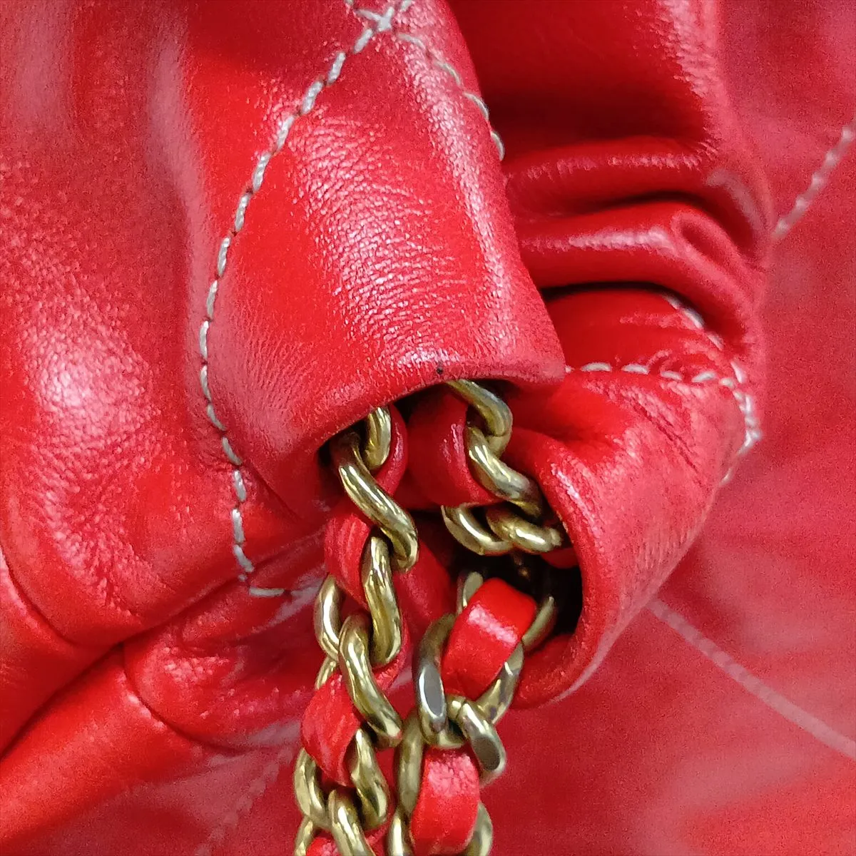 22 Backpack Shiny Calfskin Chain Backpack Red Gold Hardware UL9L7088 Random Plate — view 14