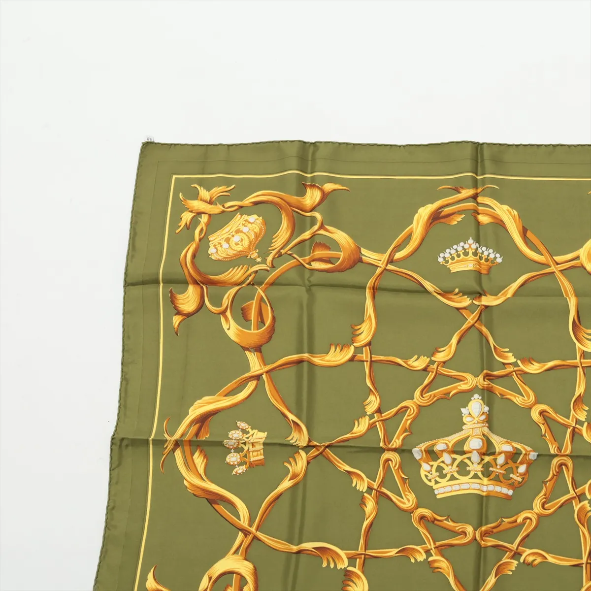 Carre 90 Couronnes Crown Scarf Silk Green Thread Fuzzing Thread — view 2