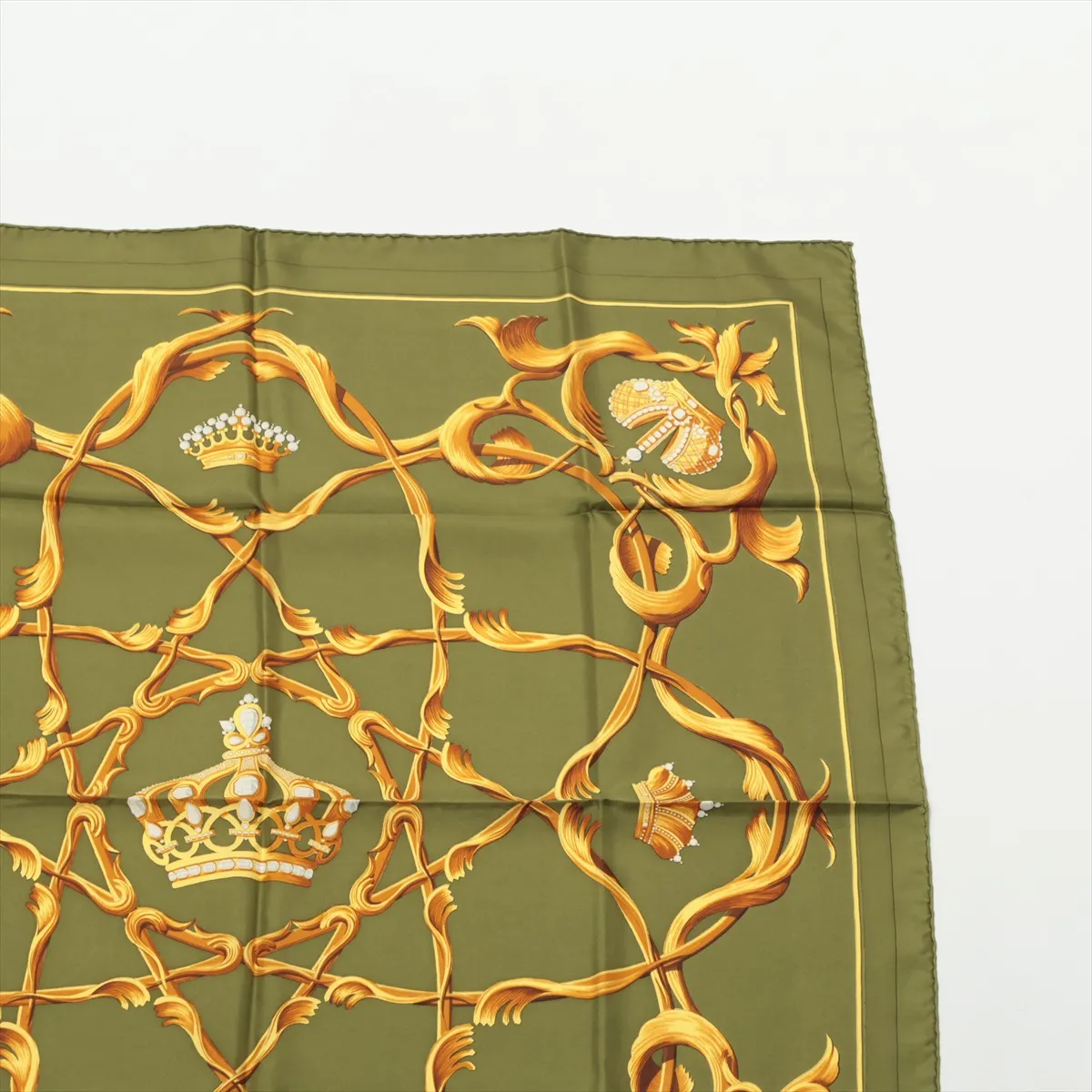 Carre 90 Couronnes Crown Scarf Silk Green Thread Fuzzing Thread — view 3