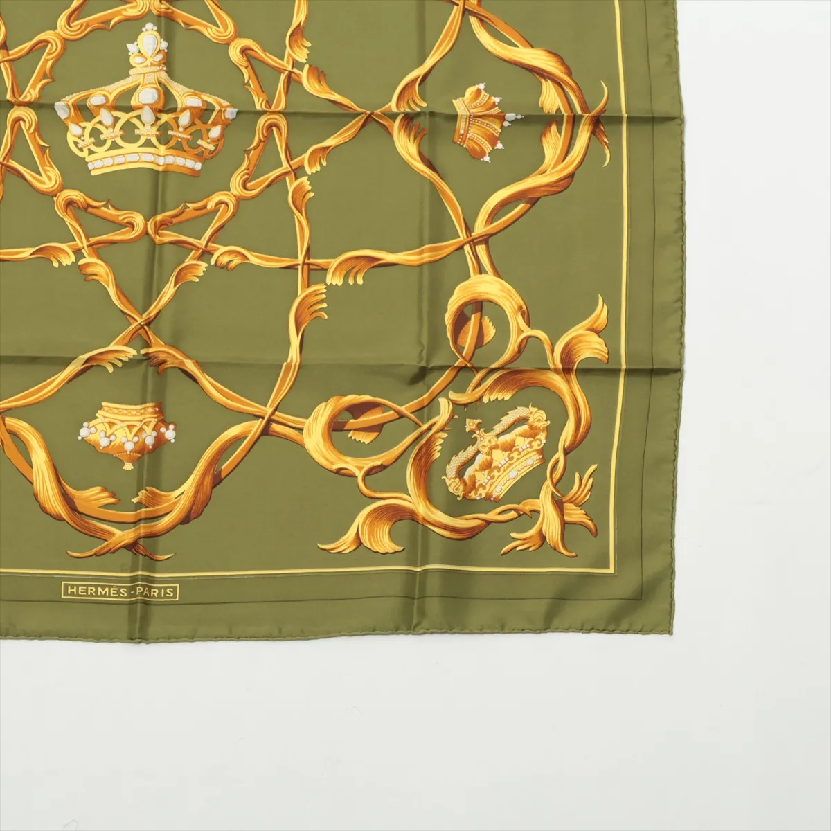 Carre 90 Couronnes Crown Scarf Silk Green Thread Fuzzing Thread — view 4