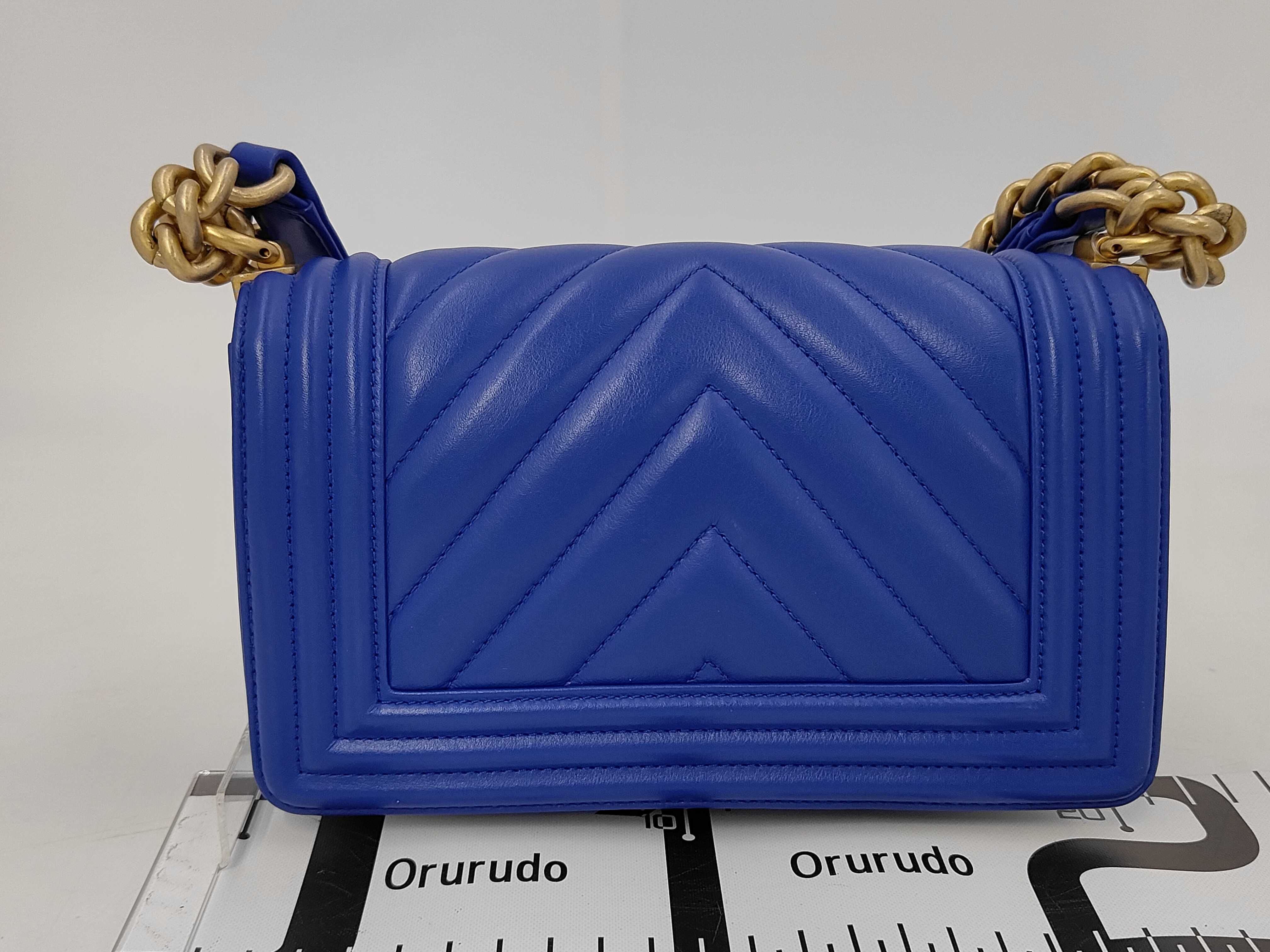 Boy Chanel 20, serial number 27, V-stitch, lambskin, blue, gold hardware, shoulder bag — view 2