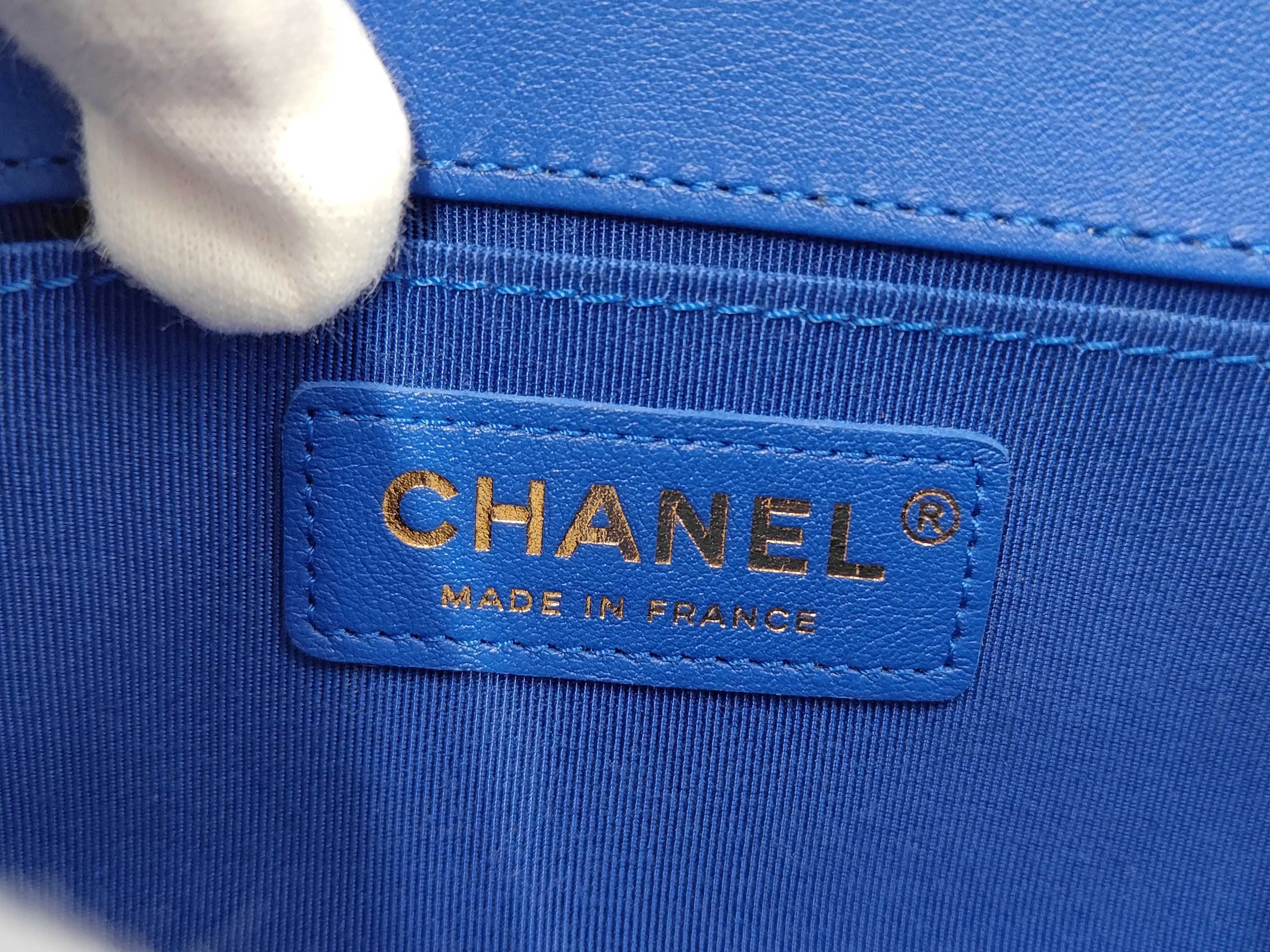 Boy Chanel 20, serial number 27, V-stitch, lambskin, blue, gold hardware, shoulder bag — view 9