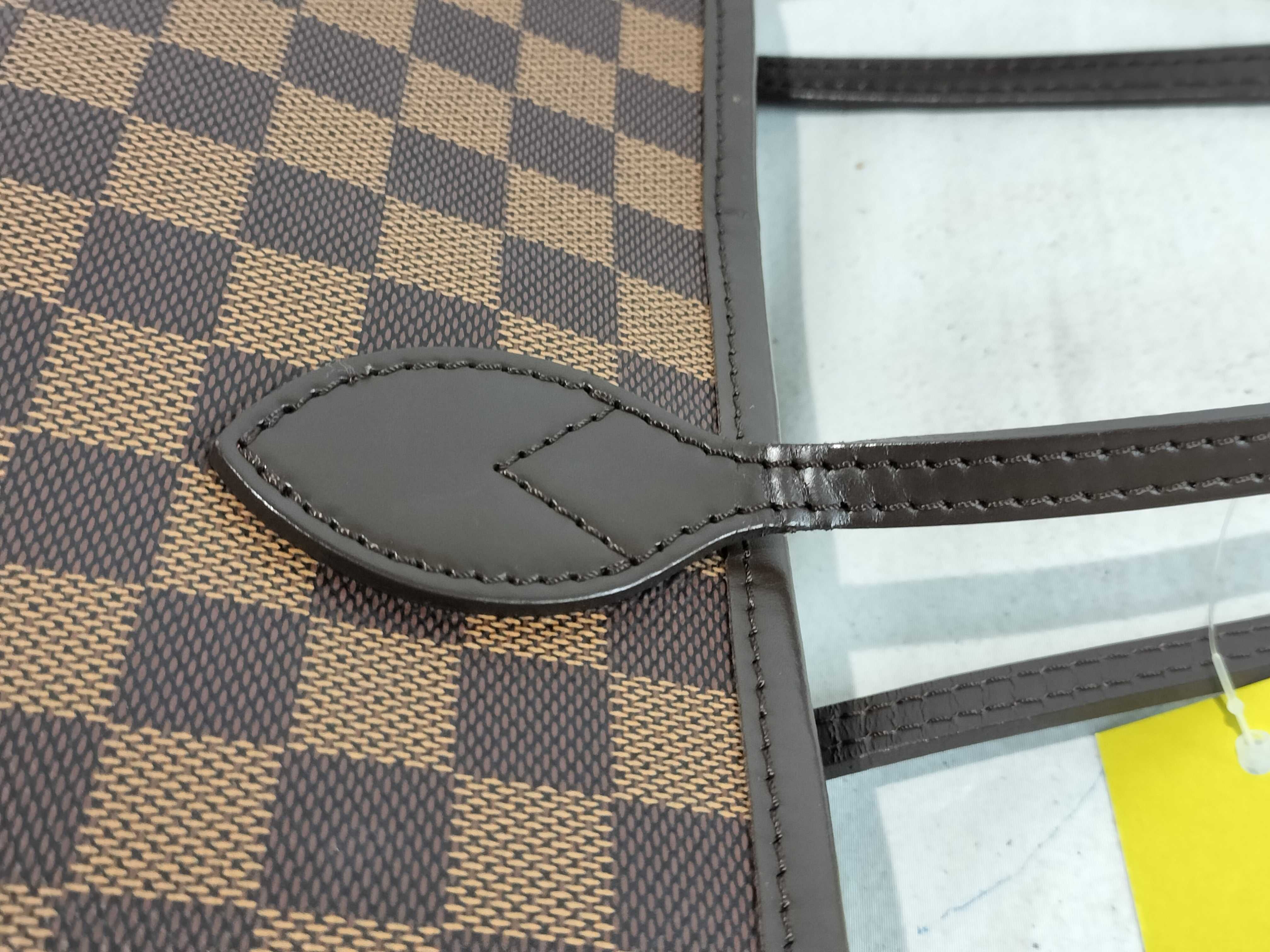 Damier Neverfull MM Tote Bag — view 5