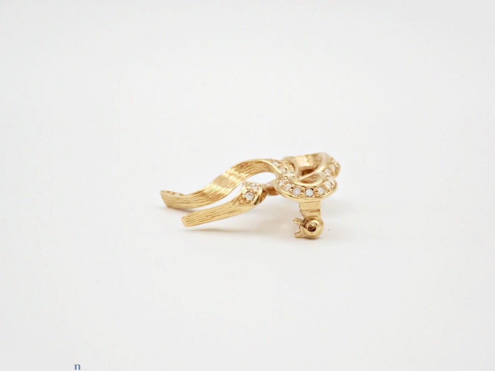 ribbon brooch — view 3