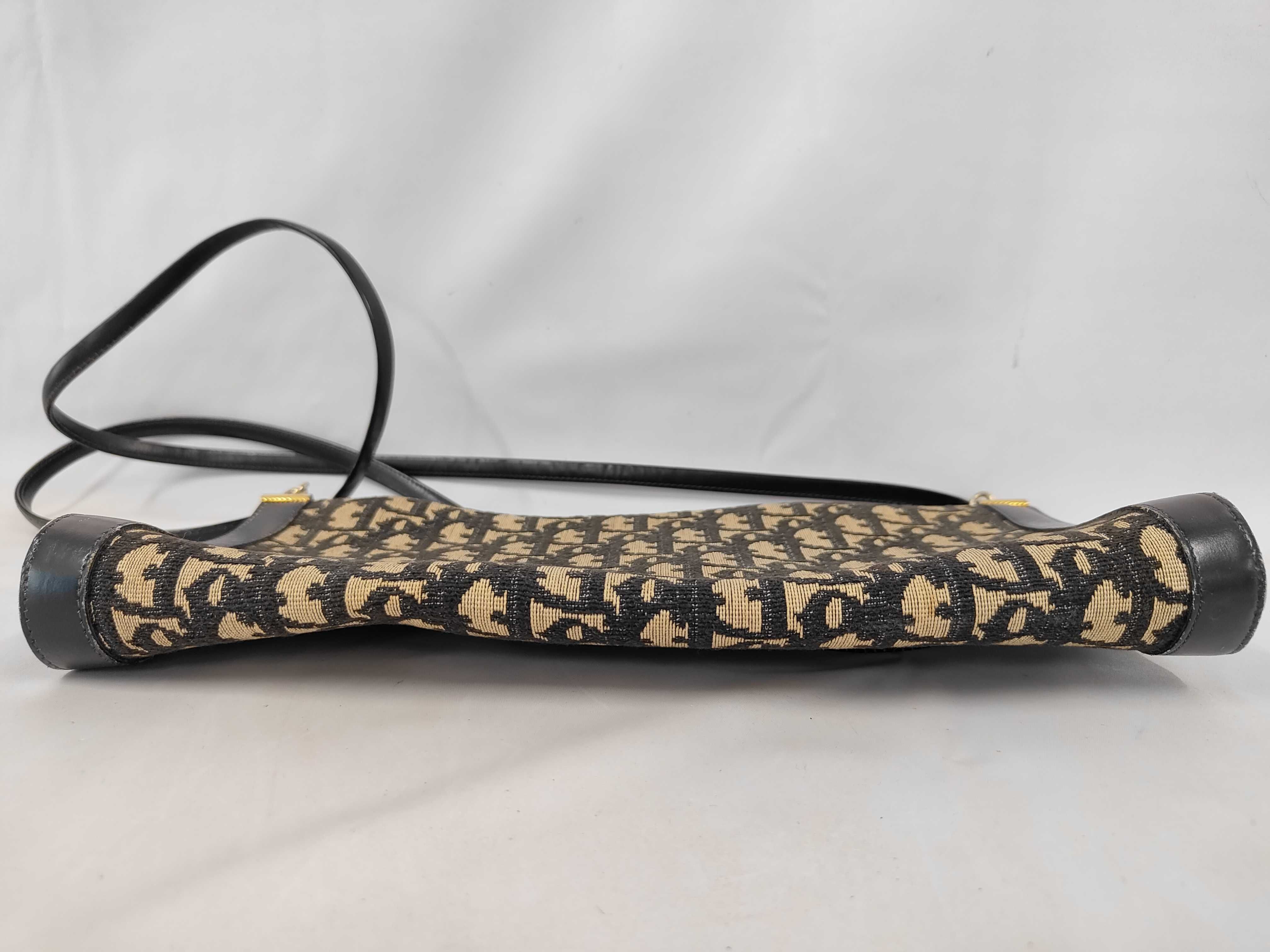 Trotter Shoulder Bag Canvas Beige x Black Shoulder Bag — view 4