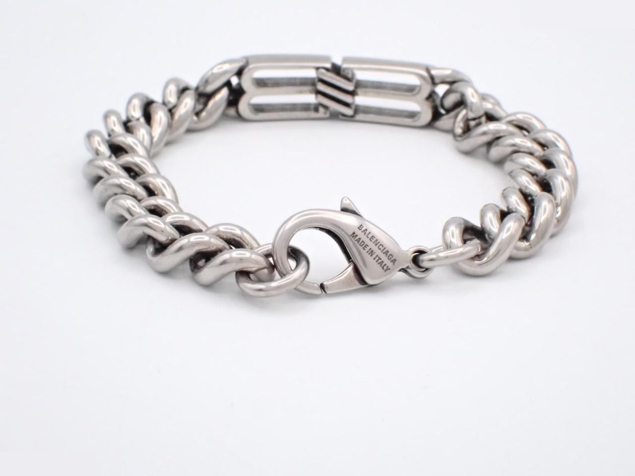 Other lines: Precious metal bracelets and bangles (metal), wrist circumference approximately 18 cm. — view 3