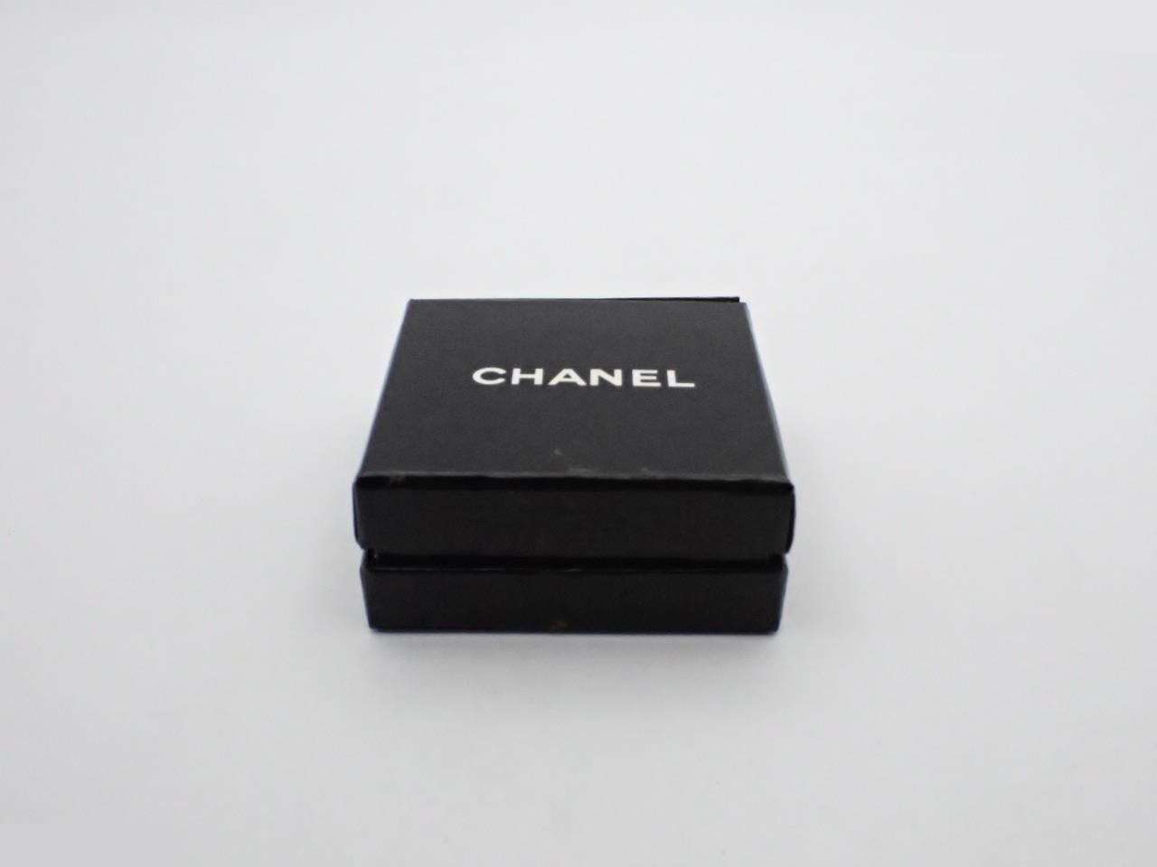 Coco mark gold earrings — view 4