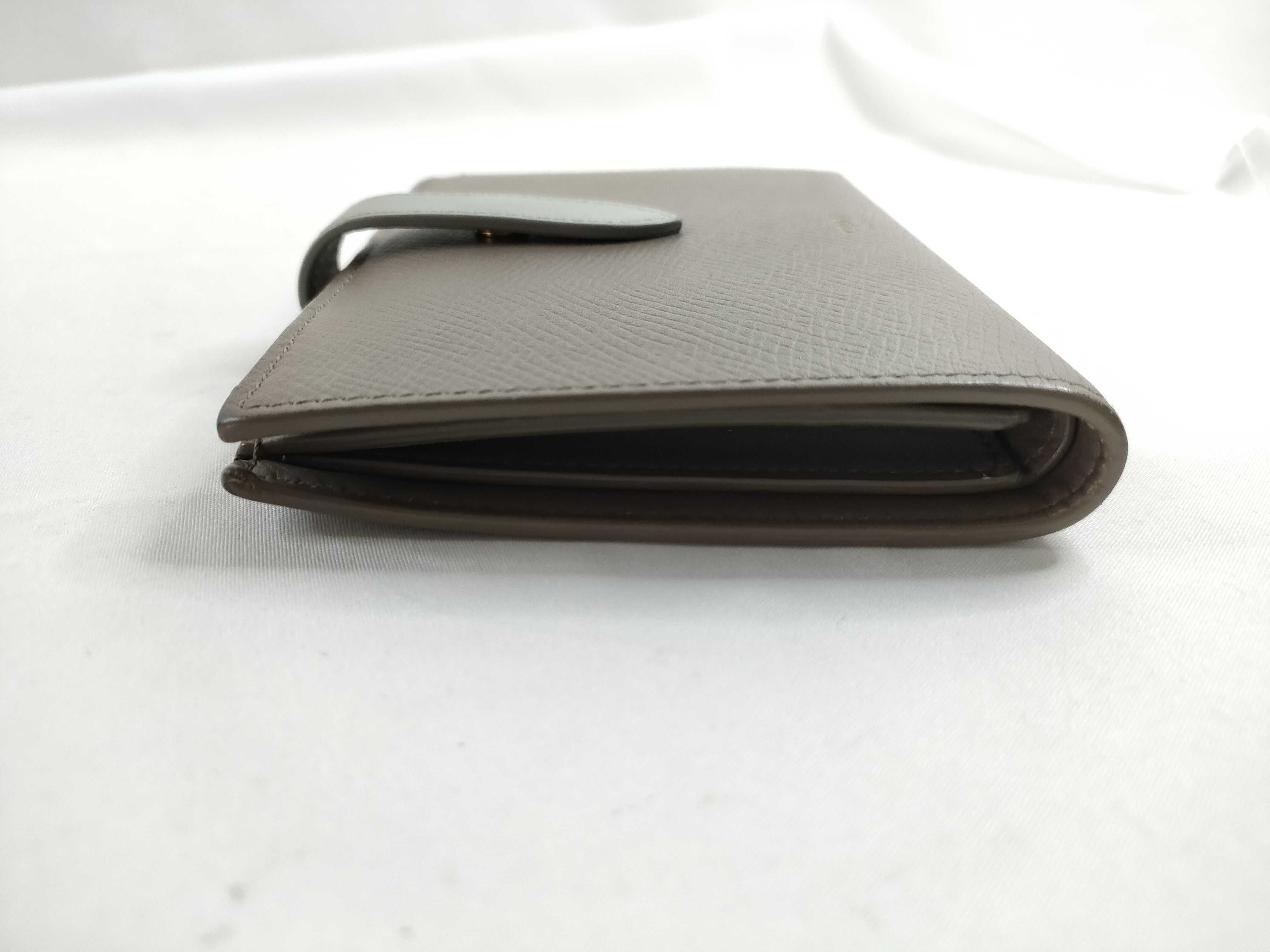 Medium Strap Wallet. Accessories: Box, dust bag, wallet. — view 5
