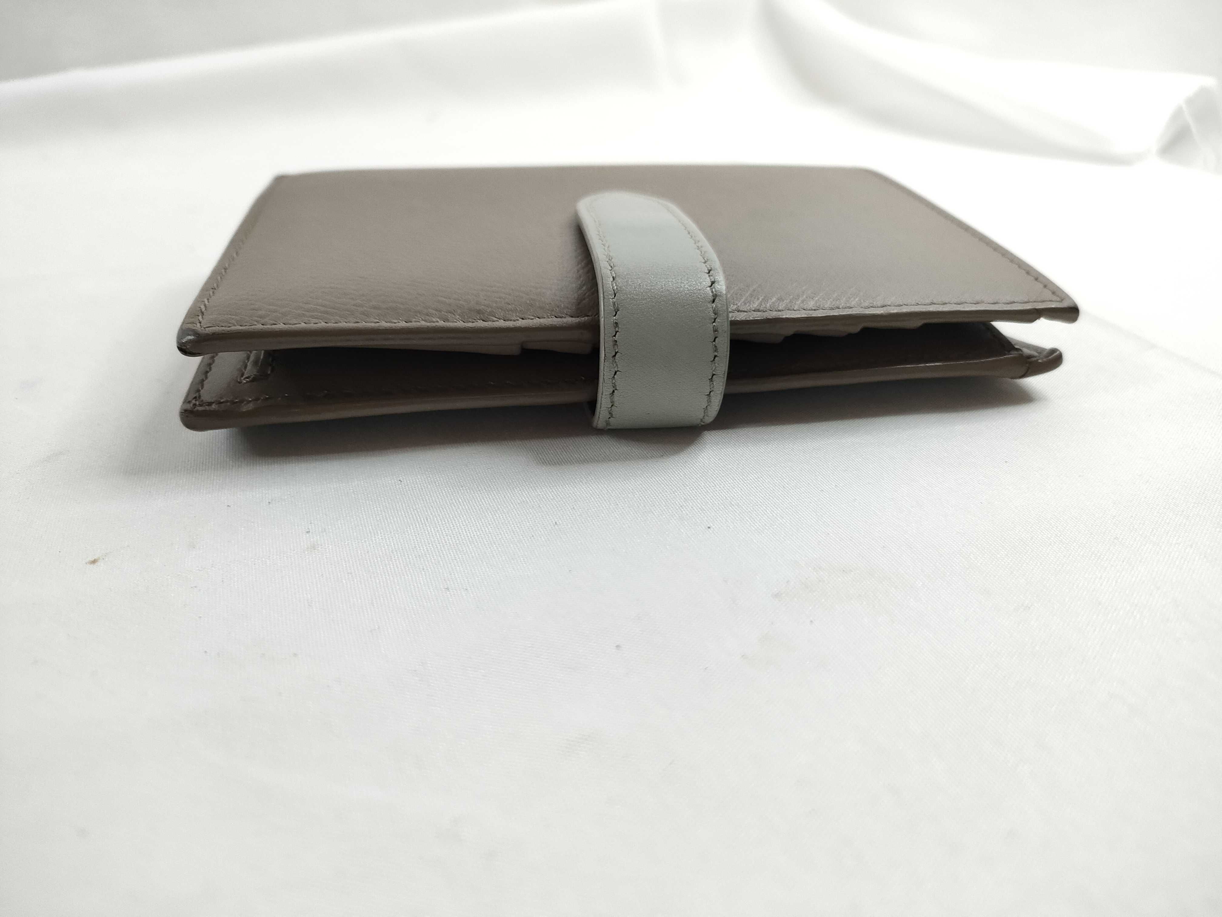 Medium Strap Wallet. Accessories: Box, dust bag, wallet. — view 6