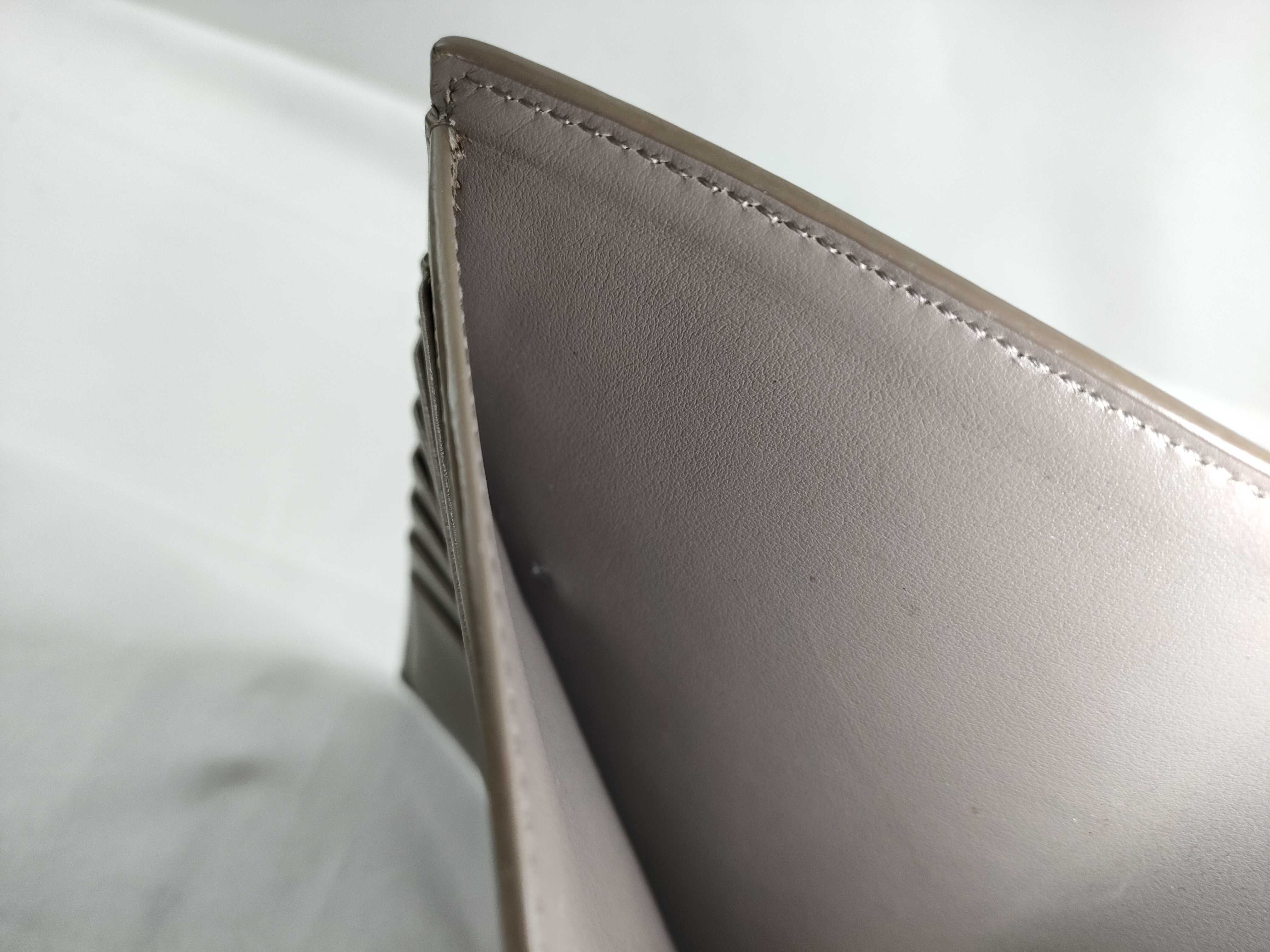 Medium Strap Wallet. Accessories: Box, dust bag, wallet. — view 10
