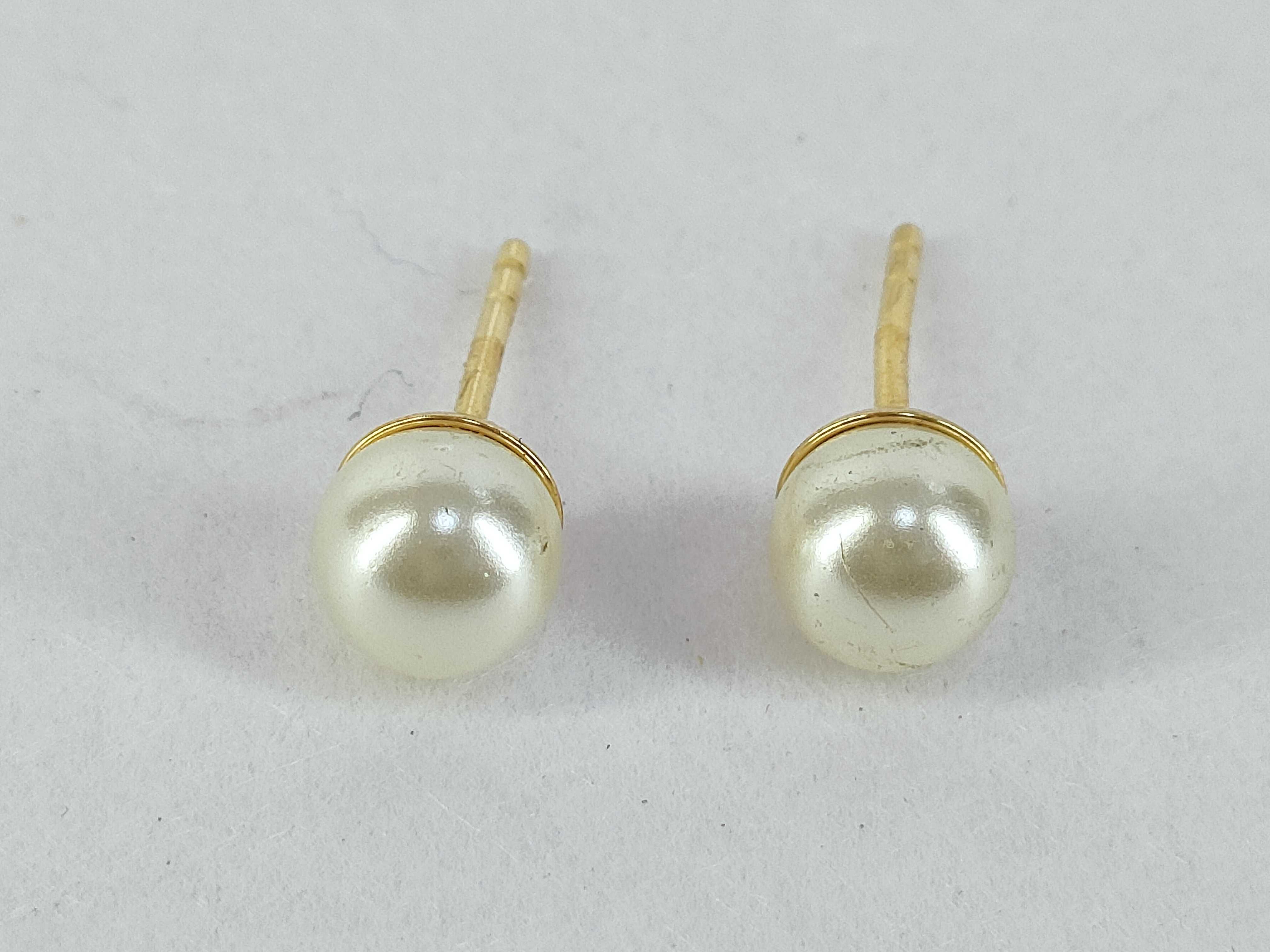 Tribal Resin Pearl Earrings — view 2