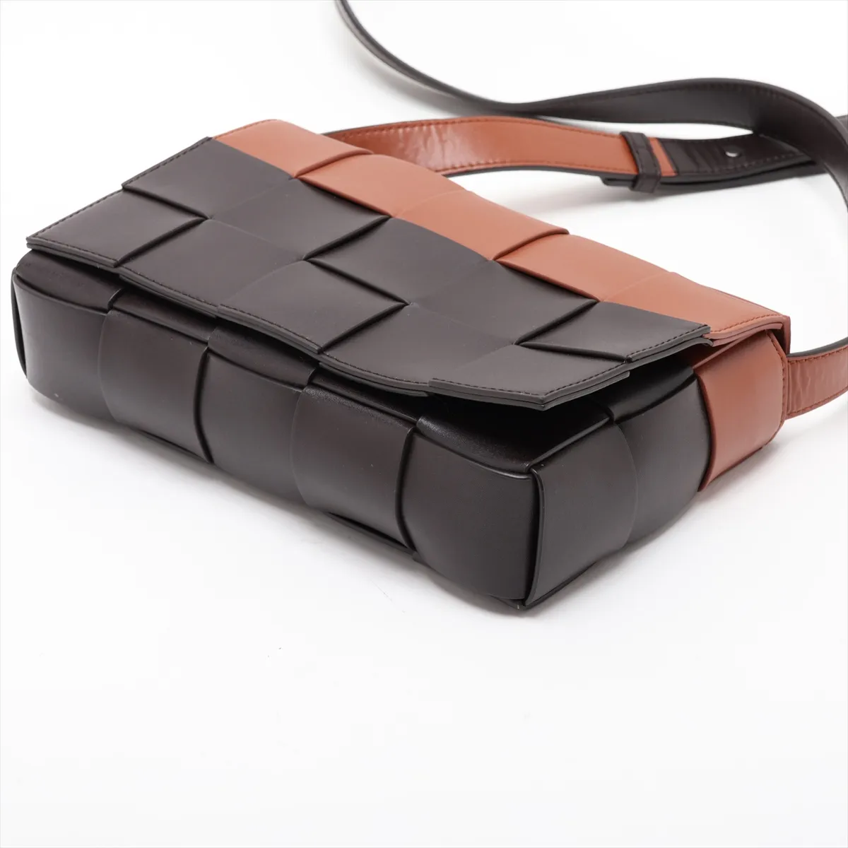 Maxi Intrecciato Cassette Leather Shoulder Bag, Black x Brown — view 3