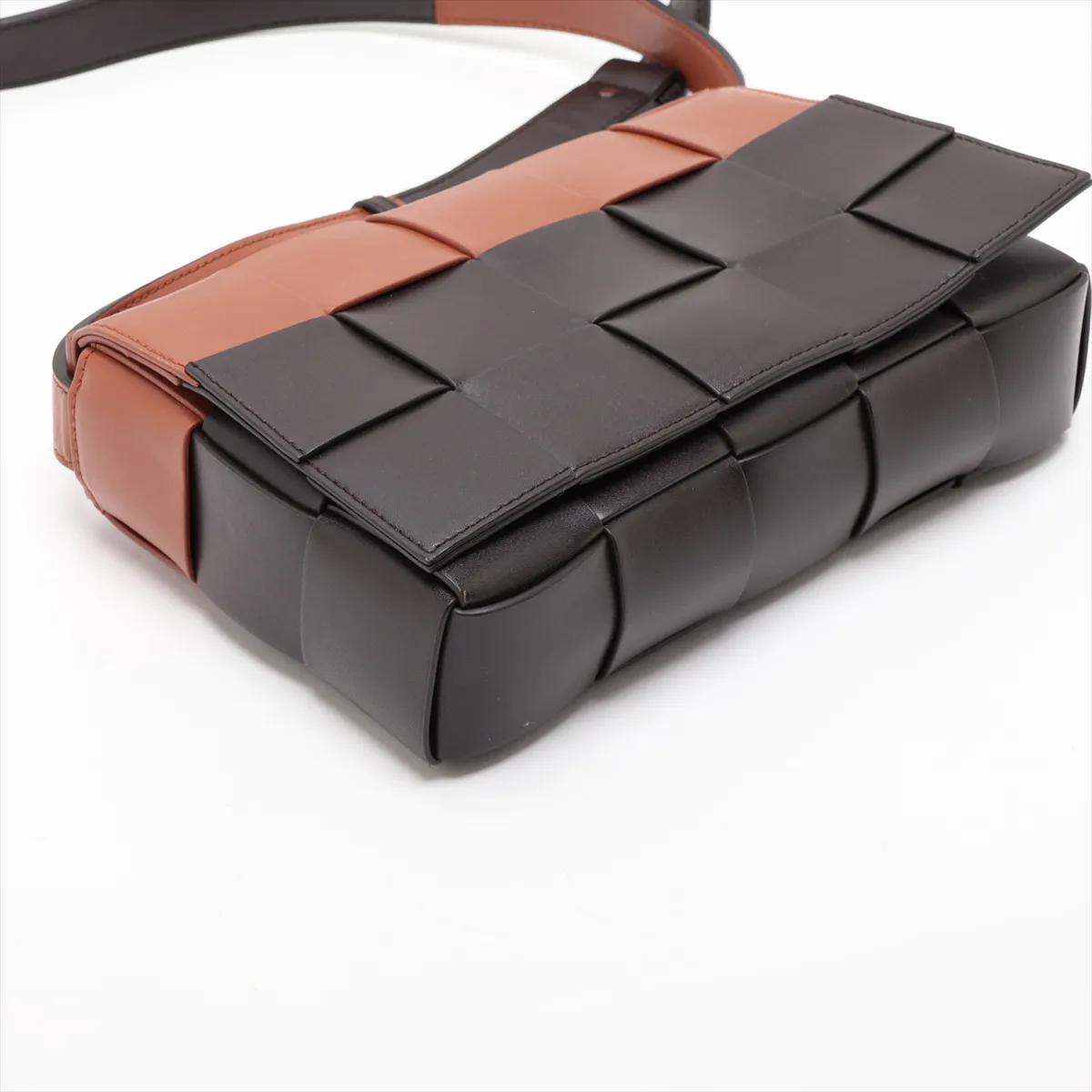 Maxi Intrecciato Cassette Leather Shoulder Bag, Black x Brown — view 4