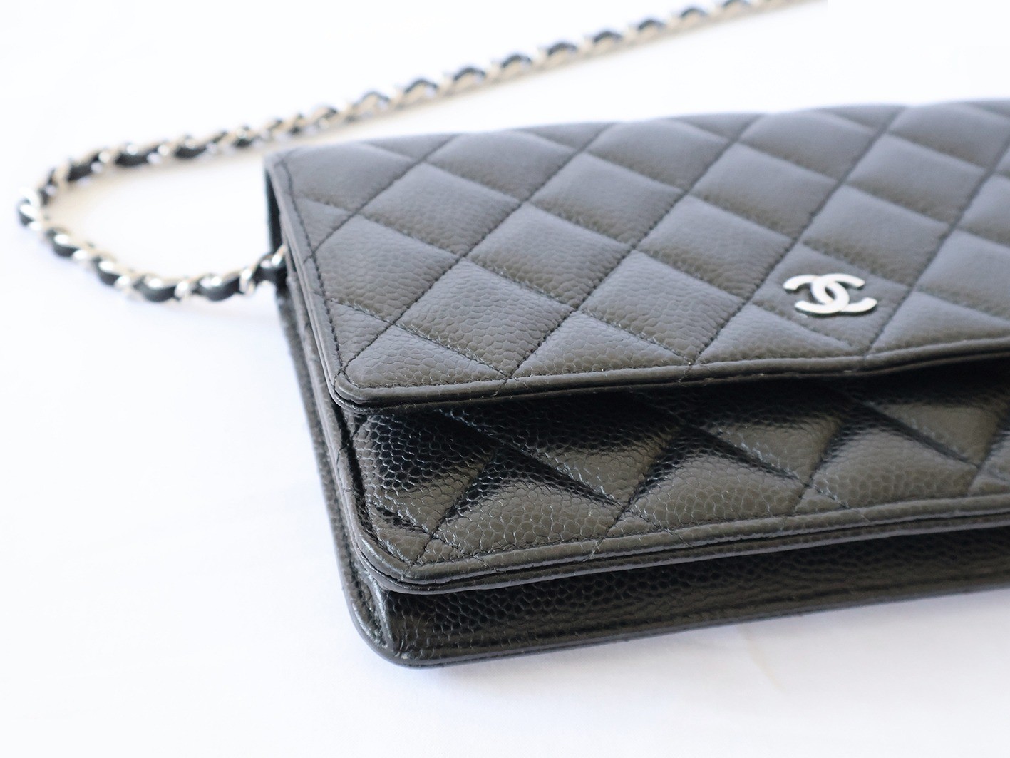 Caviar leather matelassé chain wallet shoulder bag, black — view 4
