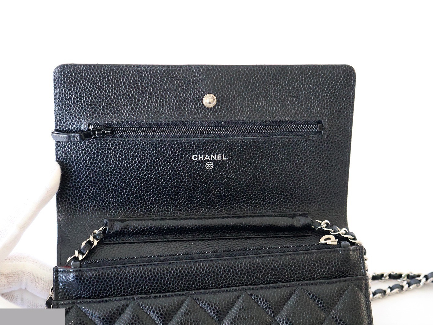 Caviar leather matelassé chain wallet shoulder bag, black — view 9