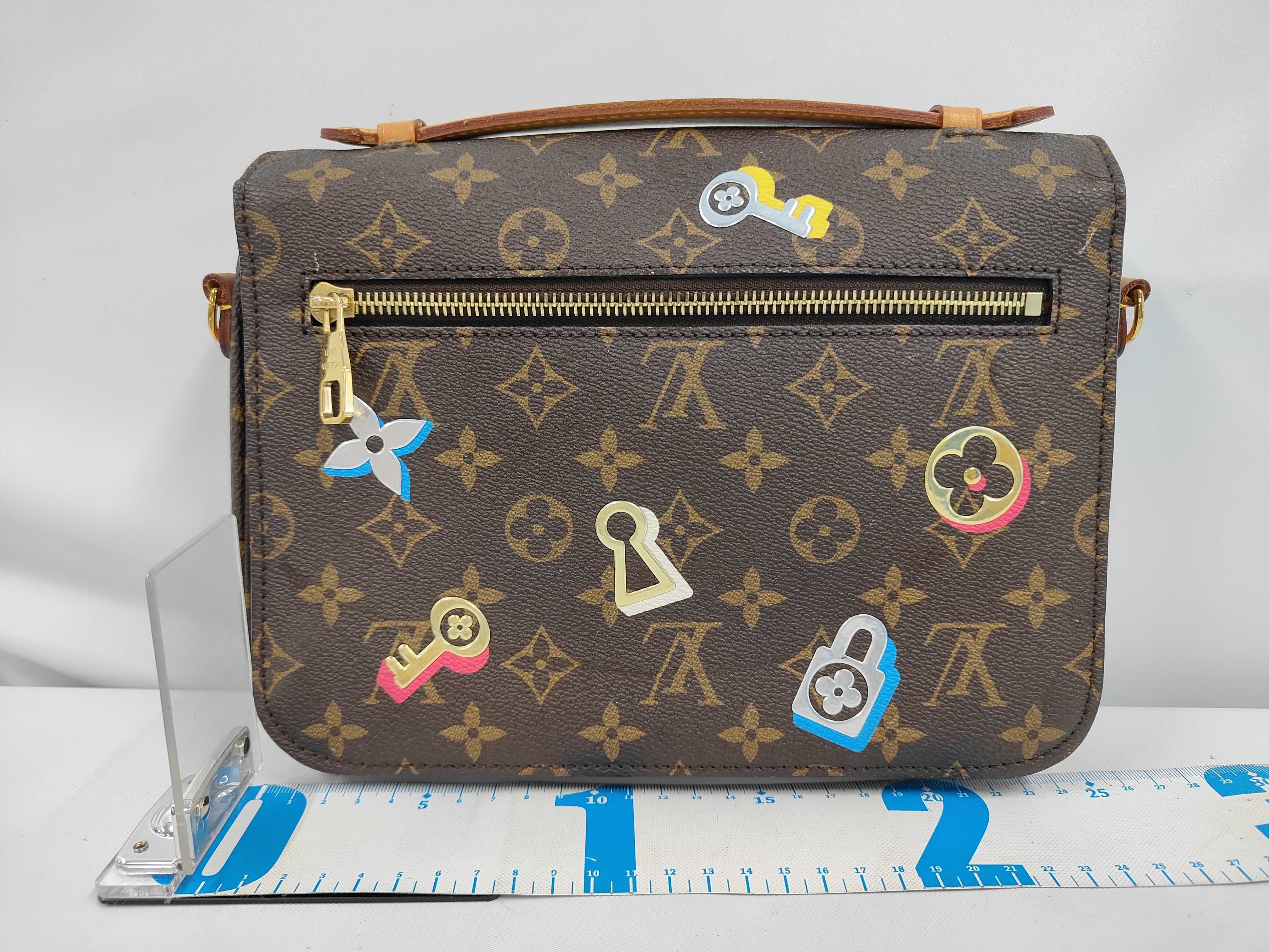 LV Louis Vuitton Shoulder Bag Handbag — view 2