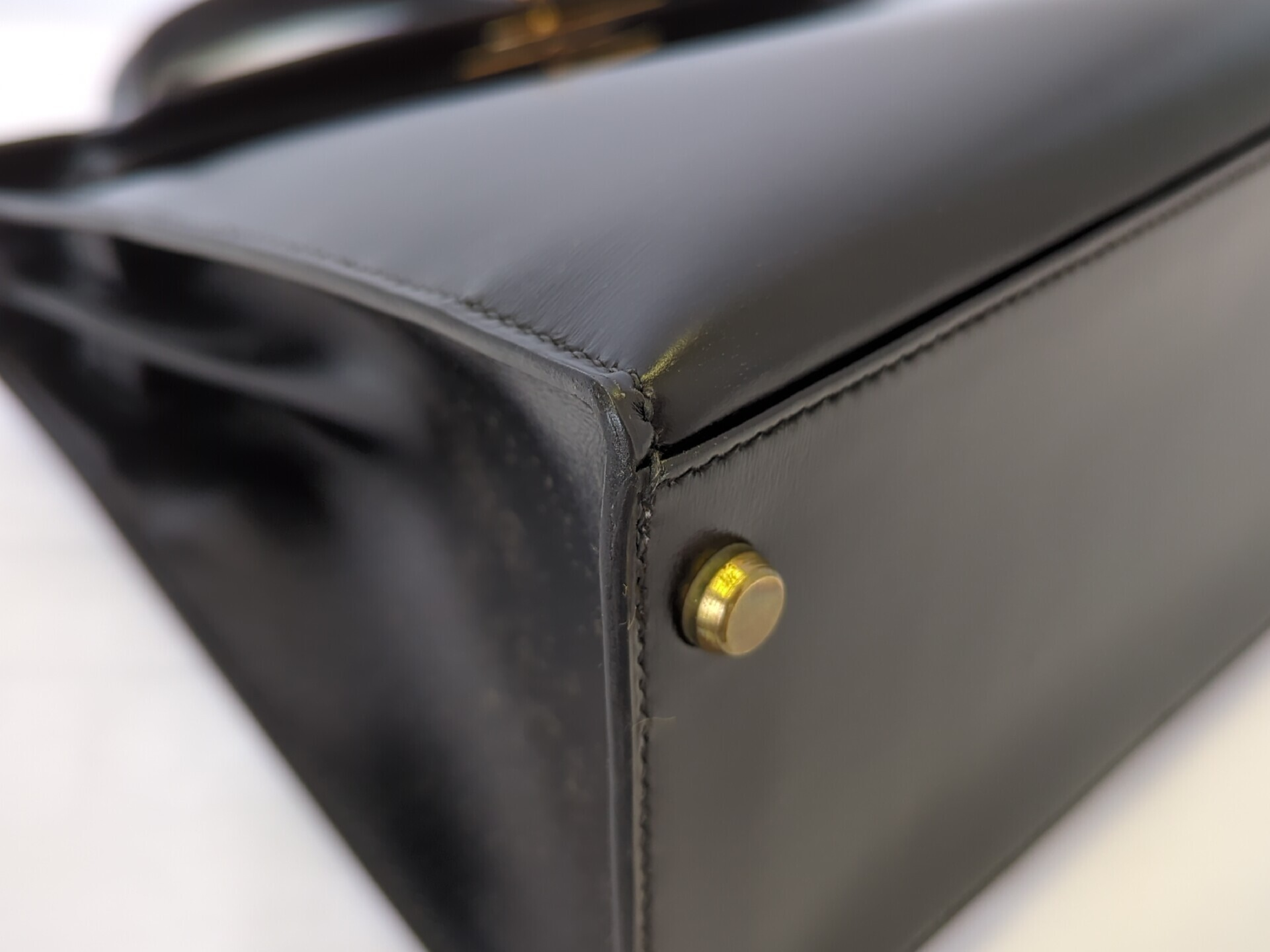 Kelly 28 Box Calf Black GD Metal Fittings M Handbag — view 3