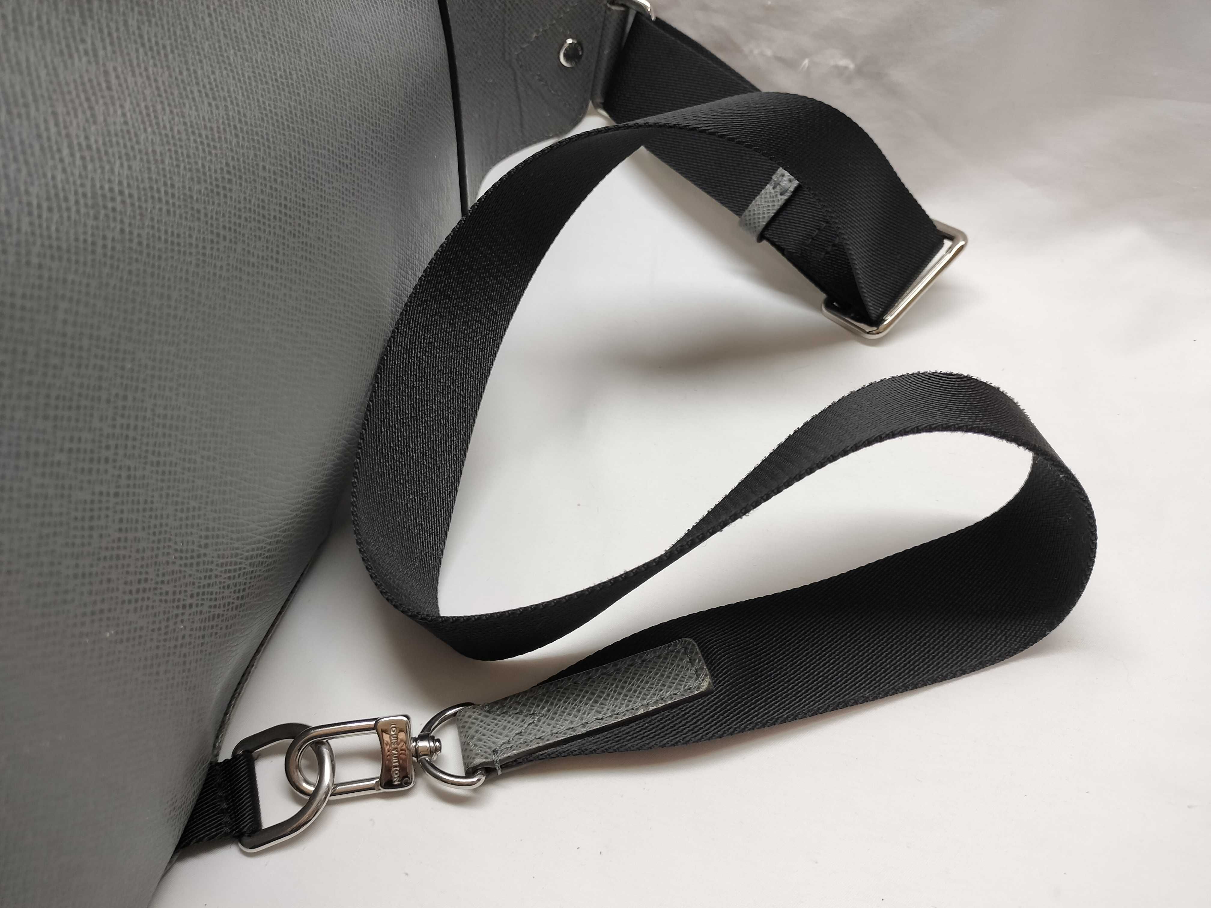 Taiga Avenue Sling Bag M30801 Gray (RFID not detected) Shoulder Bag — view 6