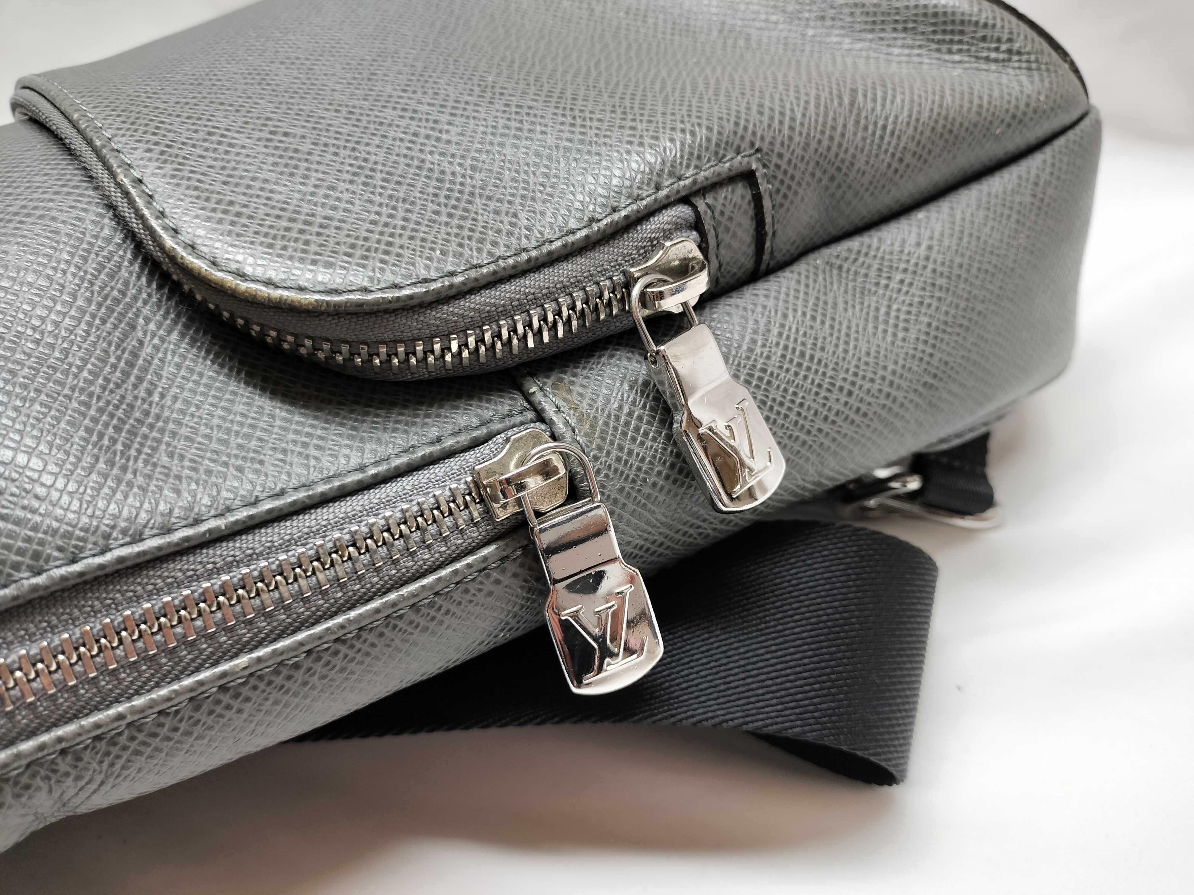 Taiga Avenue Sling Bag M30801 Gray (RFID not detected) Shoulder Bag — view 9