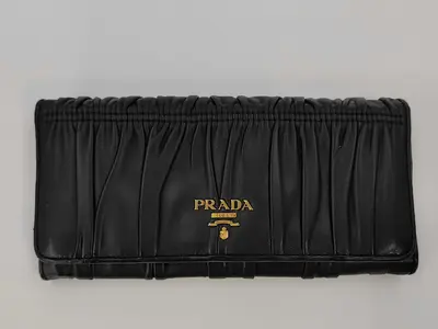 Gathered Leather Double Snap Long Wallet Black Serial Number Wallet