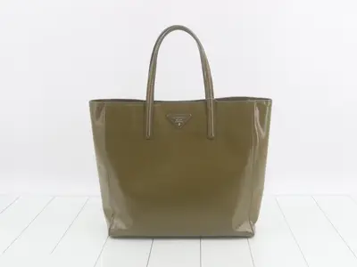 Triangle logo plate tote bag, enamel, moss green
