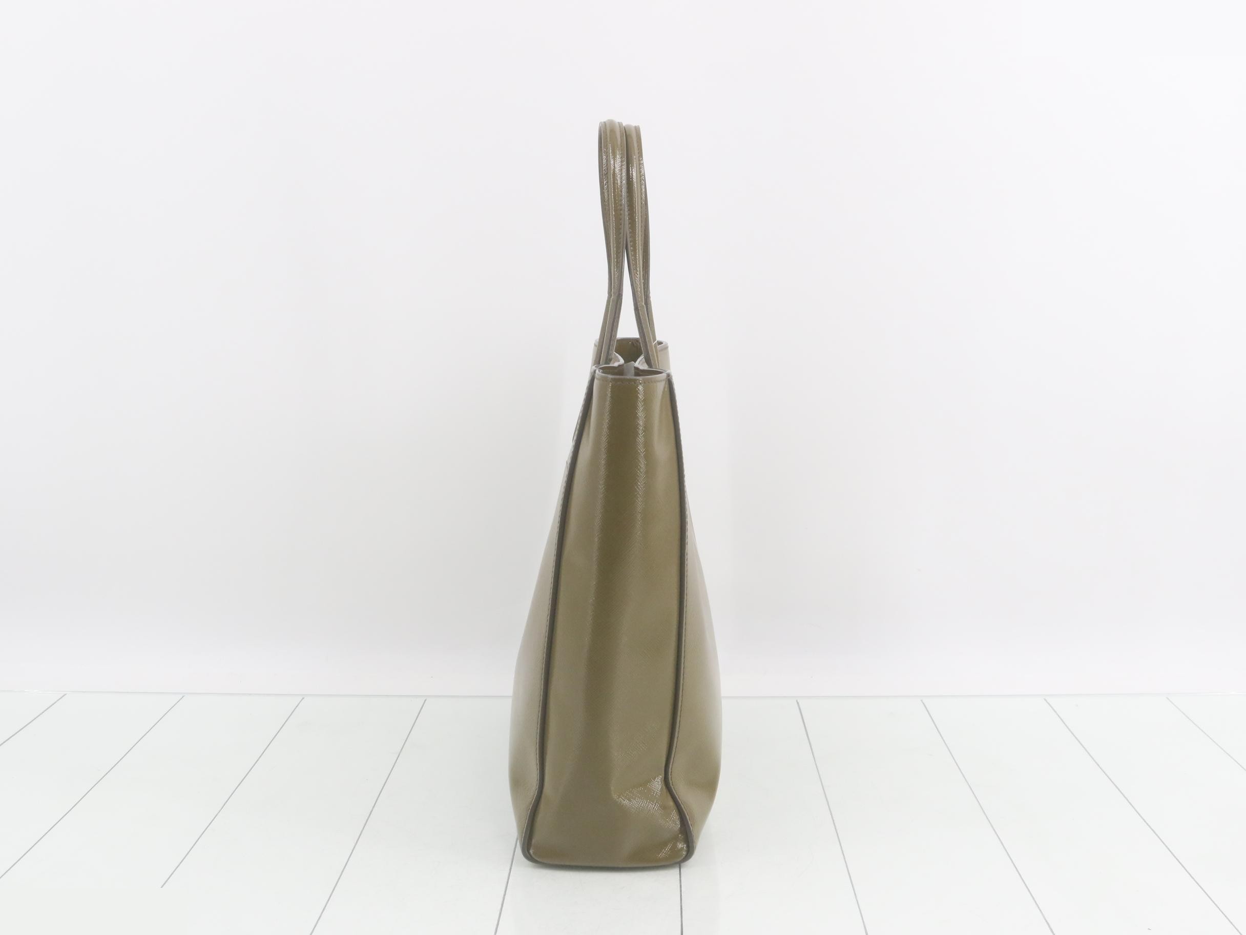 Triangle logo plate tote bag, enamel, moss green — view 4