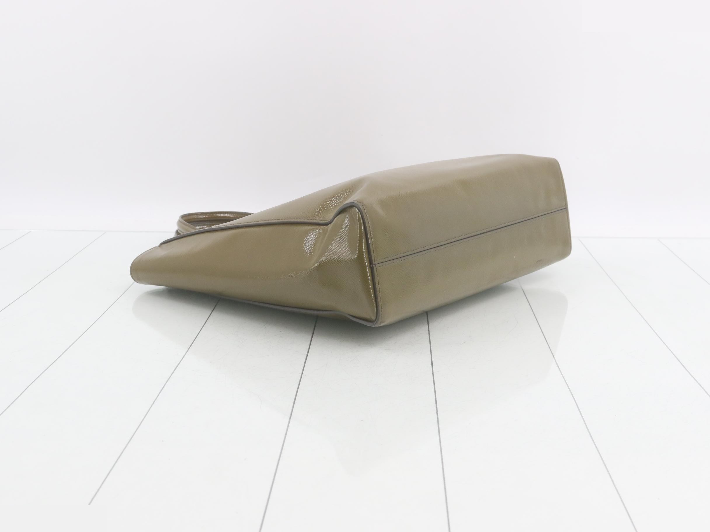 Triangle logo plate tote bag, enamel, moss green — view 5