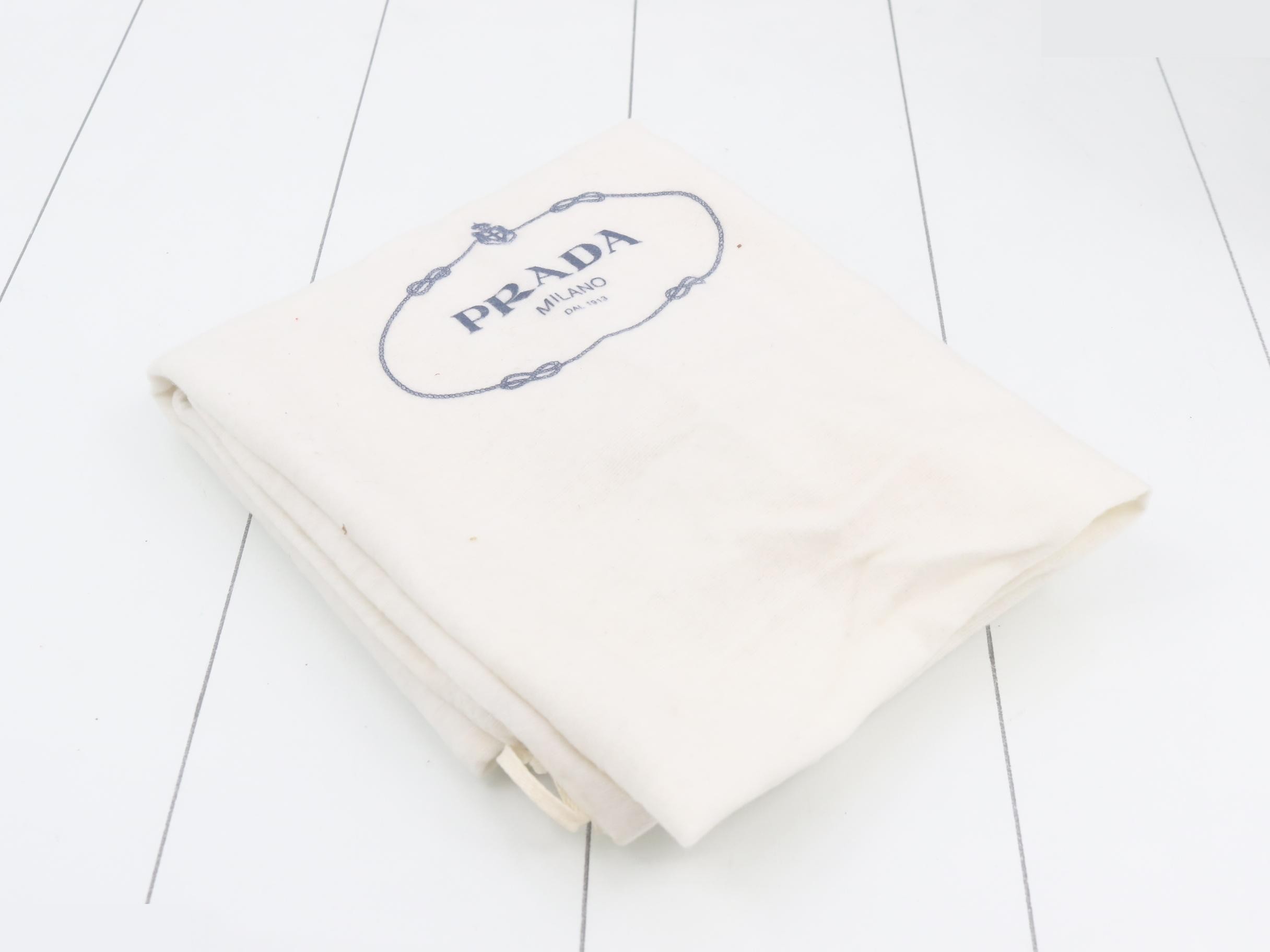 Triangle logo plate tote bag, enamel, moss green — view 7