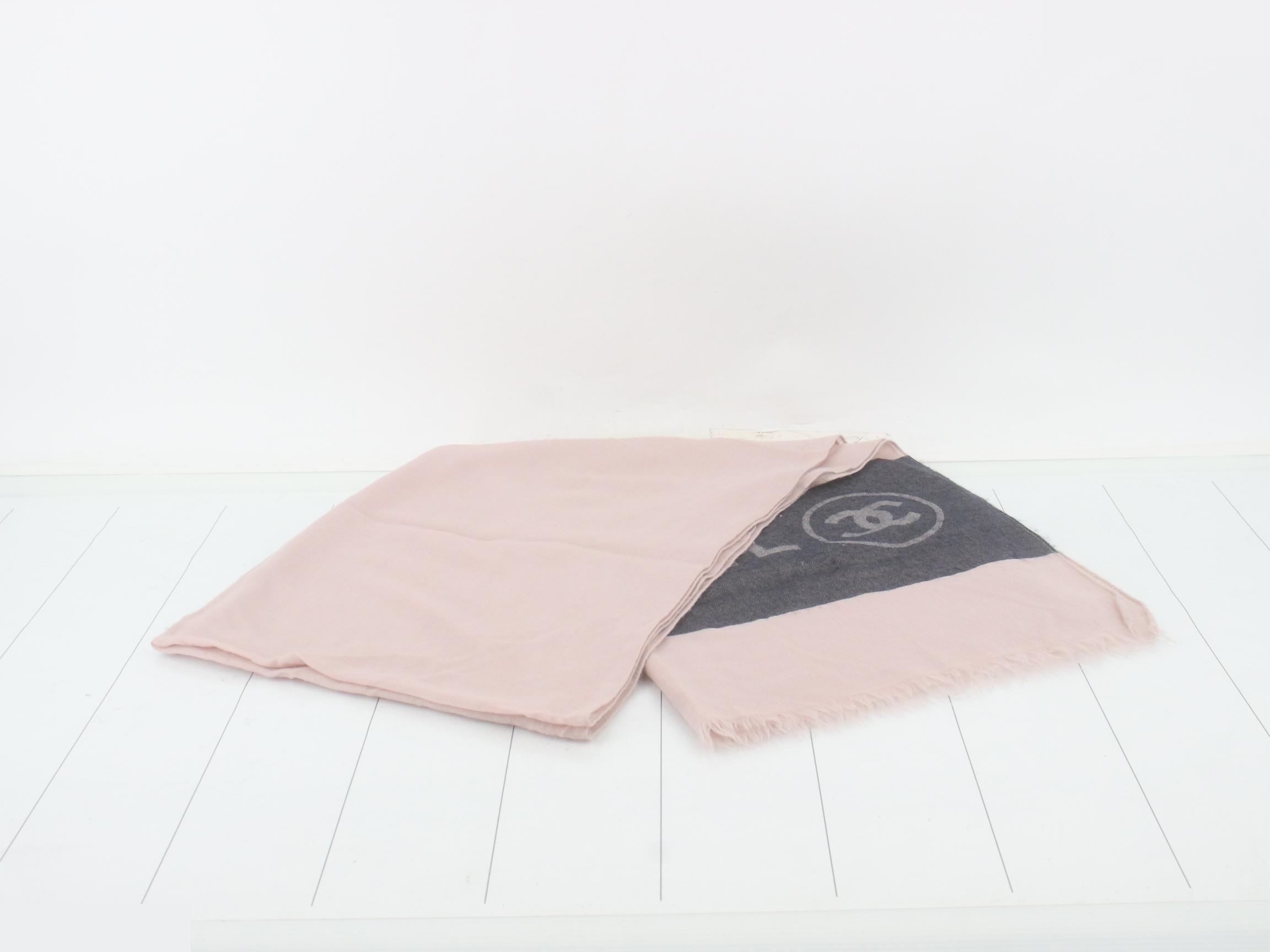 Other lines: accessories, small items, and shawls — view 3