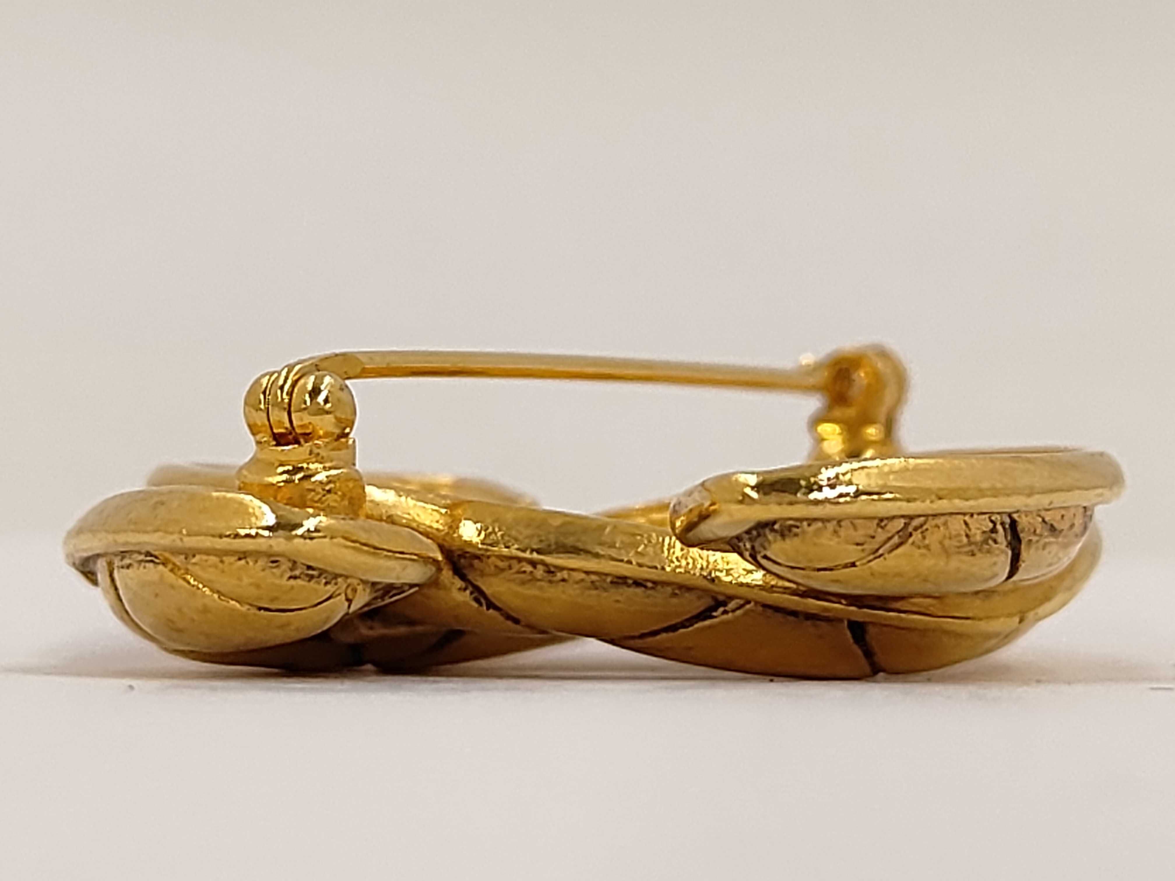 Matelassé Coco Gold BL Brooch — view 3
