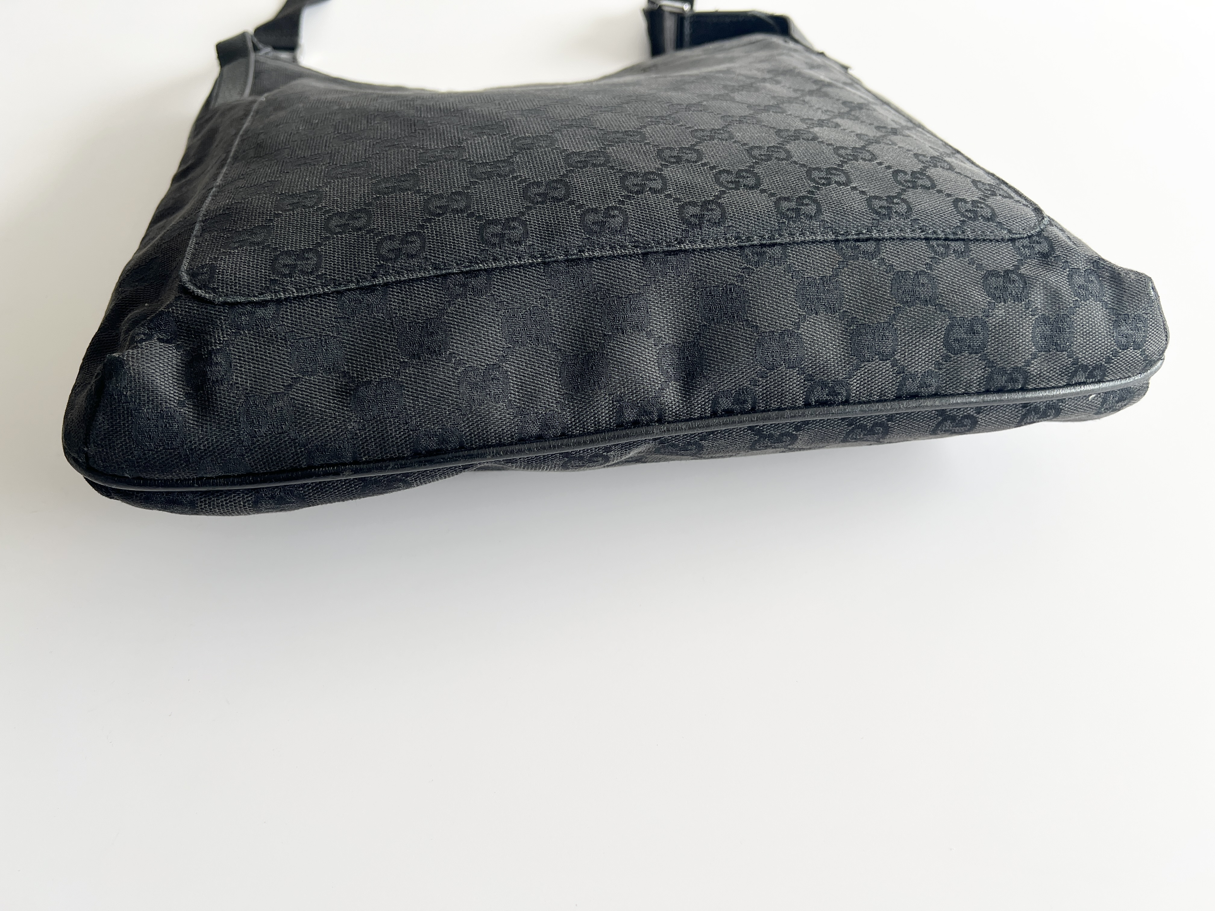 GG Canvas Leather One Shoulder Bag — view 15