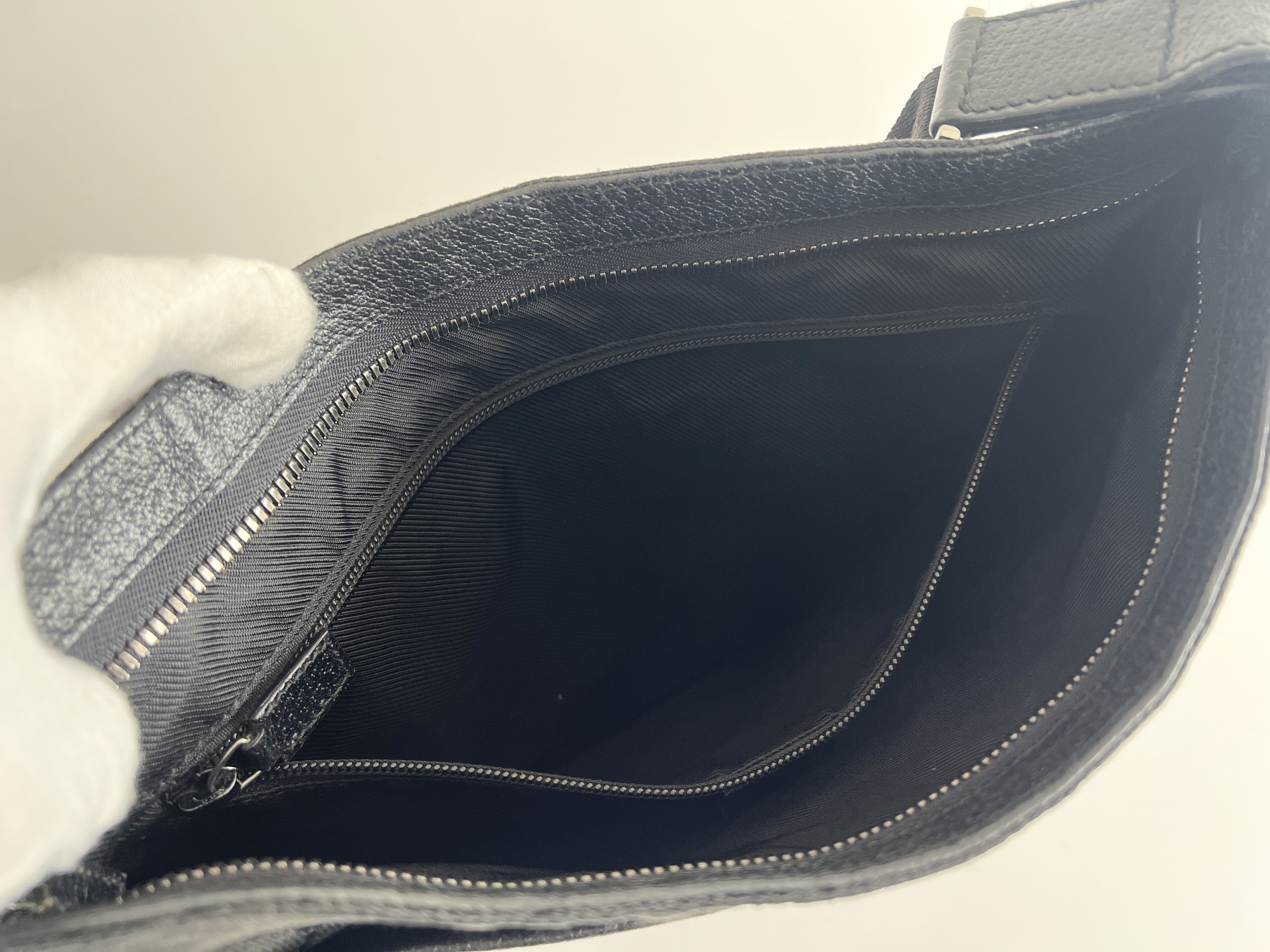 GG Canvas Leather One Shoulder Bag — view 8