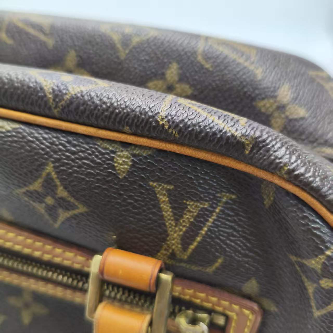 【*Shipped from: China*】LOUIS VUITTON Cite PU Handbag — view 14