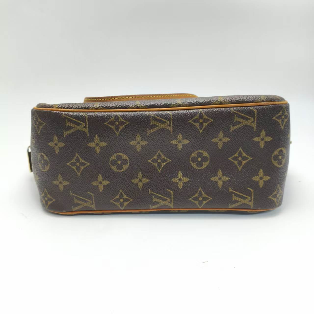 【*Shipped from: China*】LOUIS VUITTON Cite PU Handbag — view 5