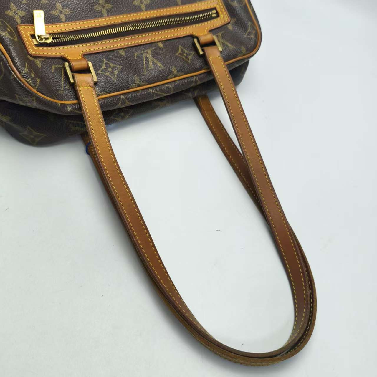【*Shipped from: China*】LOUIS VUITTON Cite PU Handbag — view 10