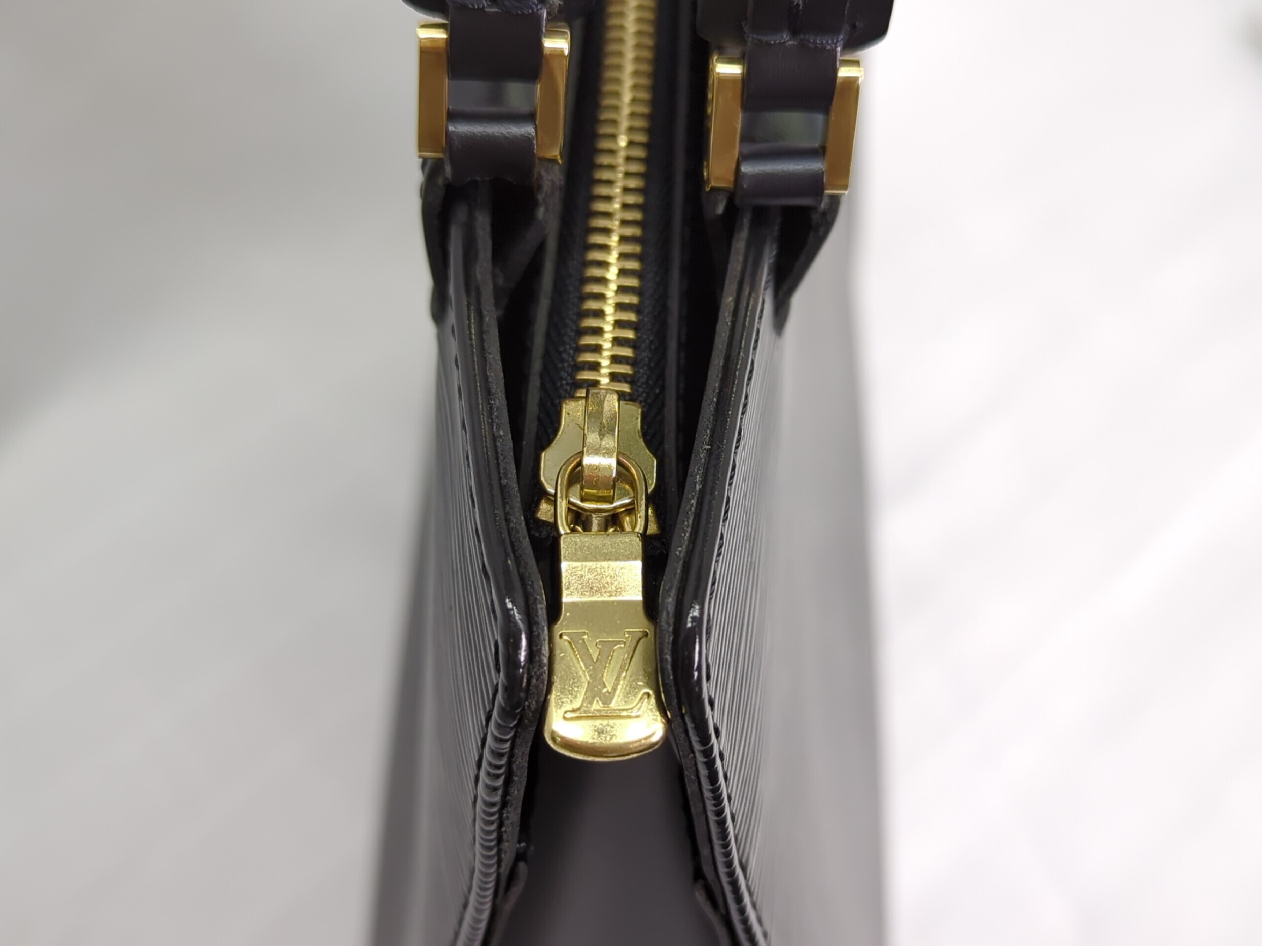 M52012 Epi Figari PM Handbag — view 9