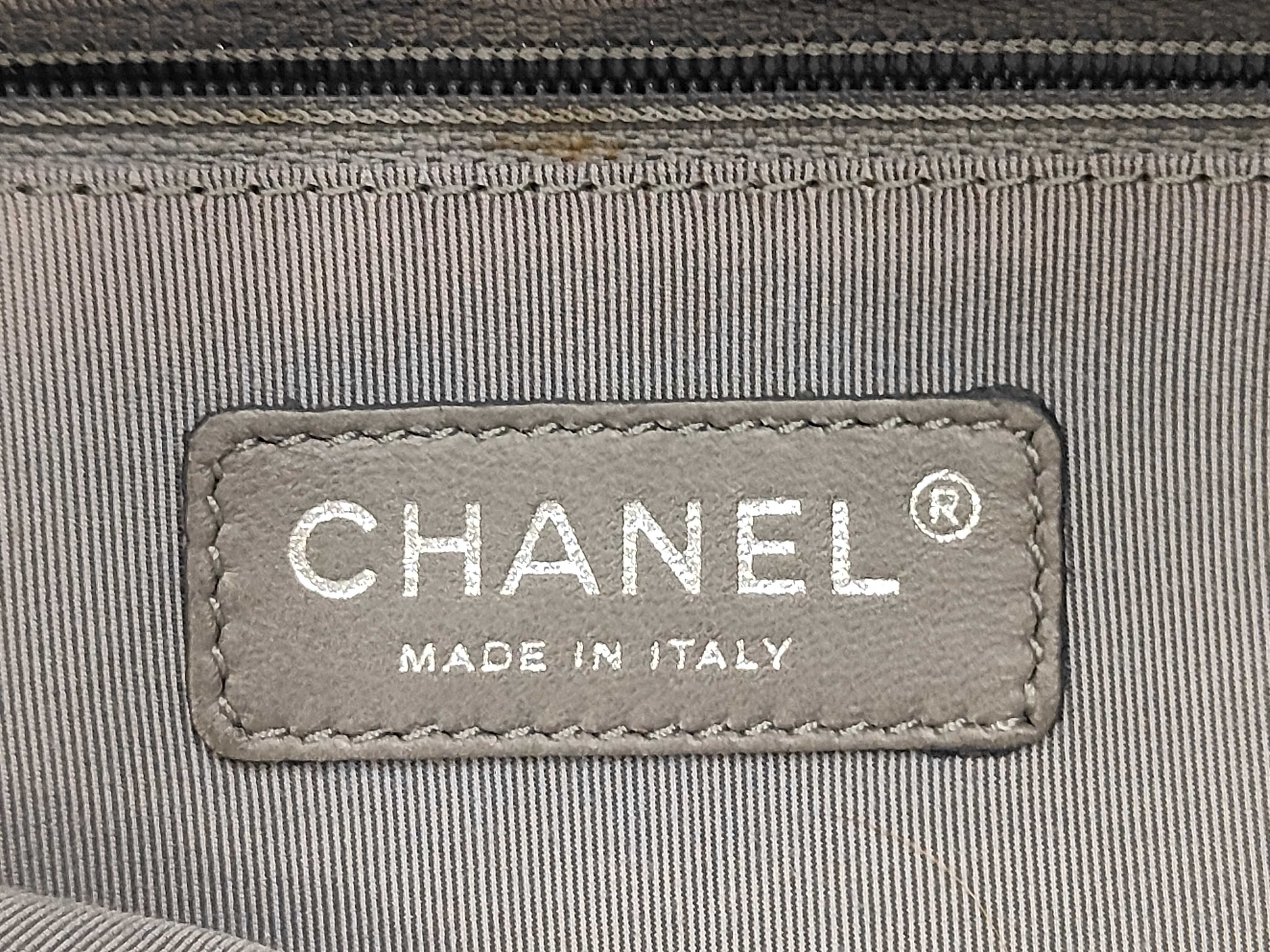 2.55 Shoulder Bag with Serial Number 14057532 — view 9