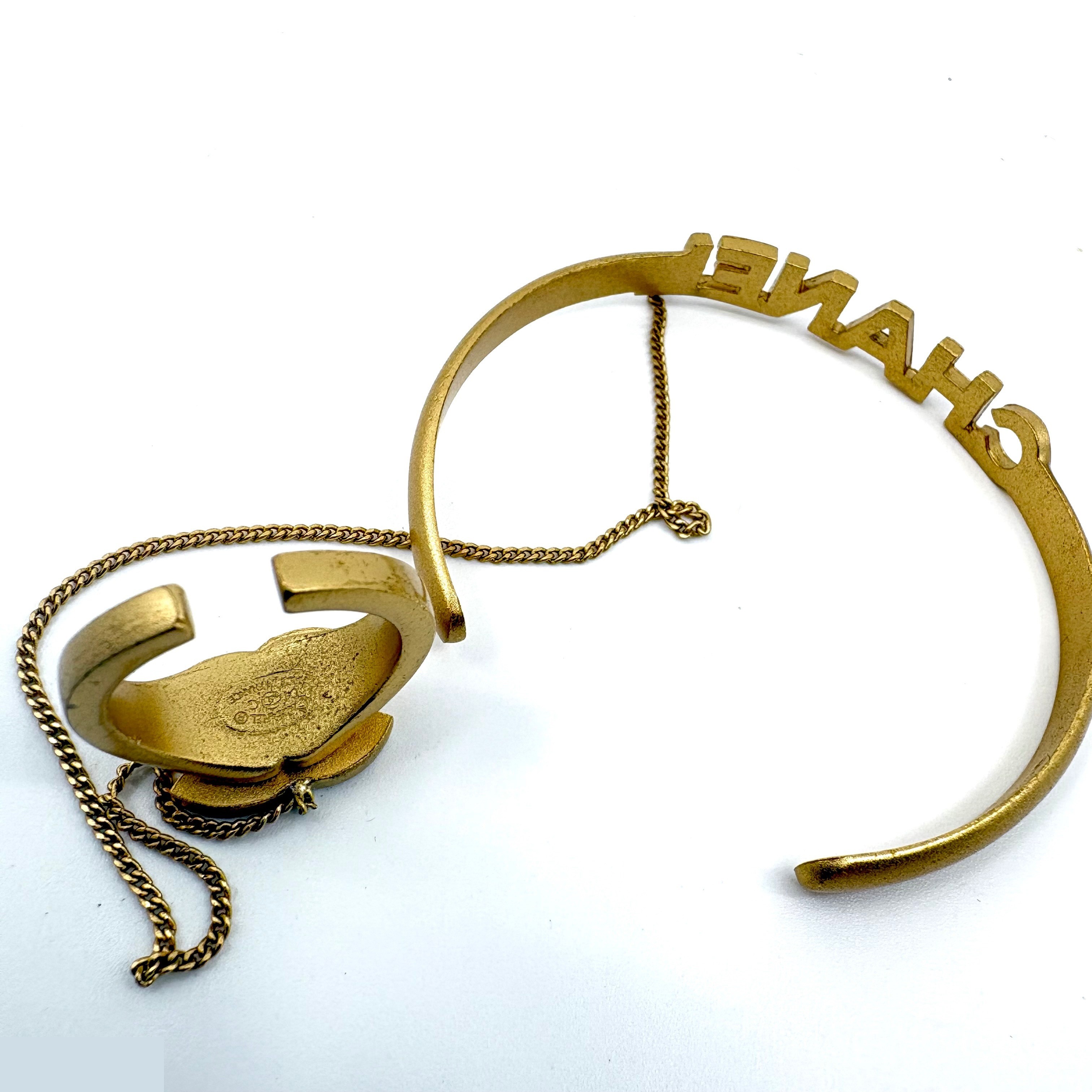 Bangles, chains, rings (precious metals), bracelets, bangles (metal) — view 3