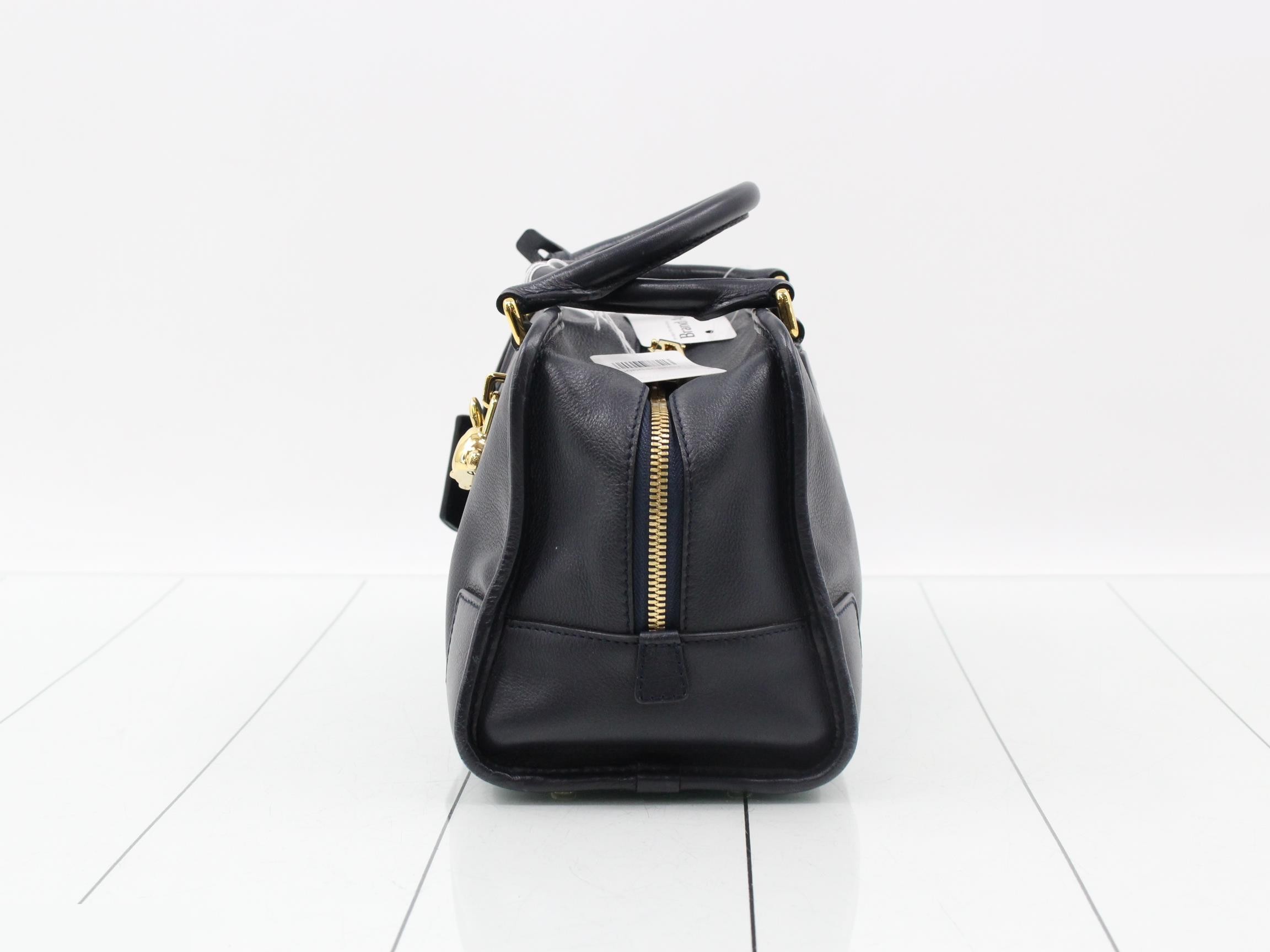 Amazona handbag with bunny charm — view 3