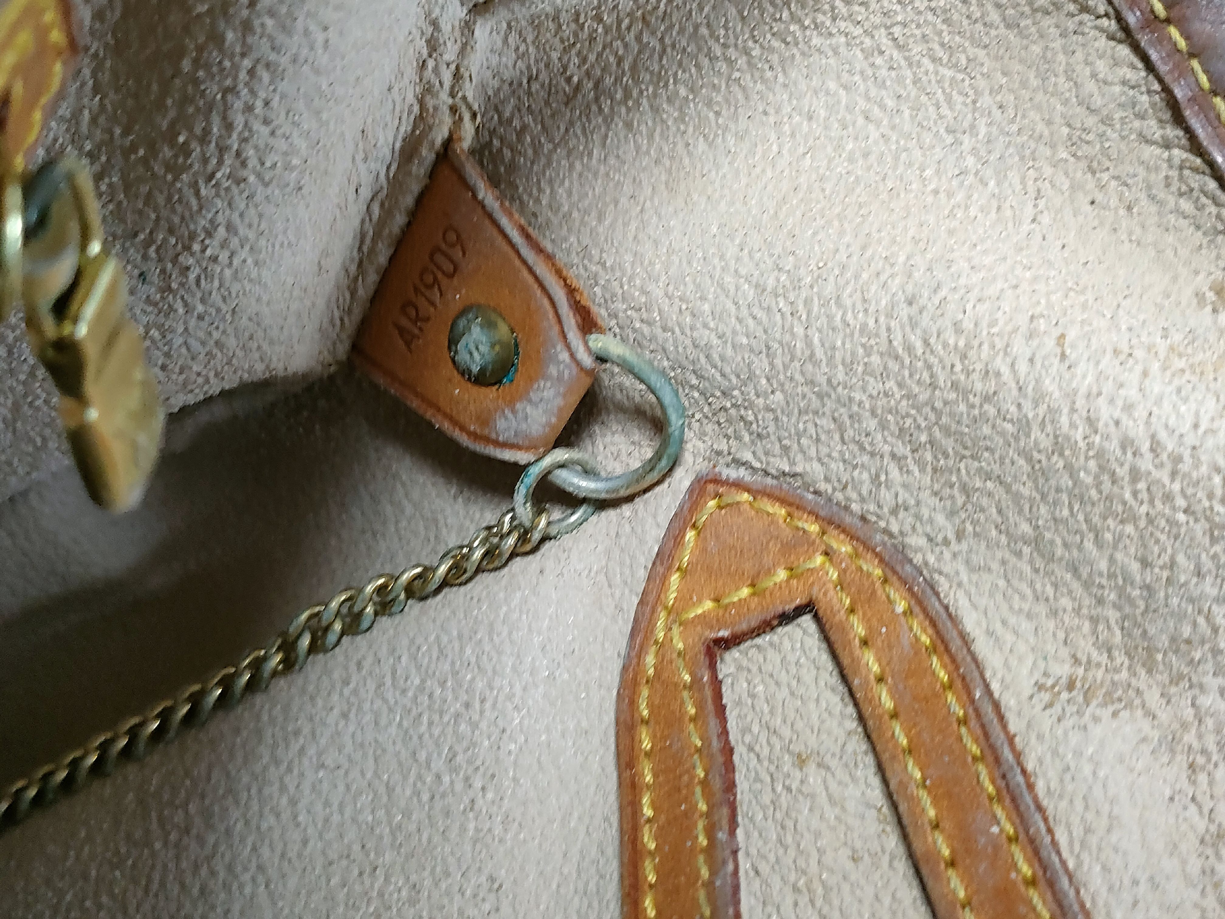 Monogram Bucket GM M42236 Tote Bag — view 15