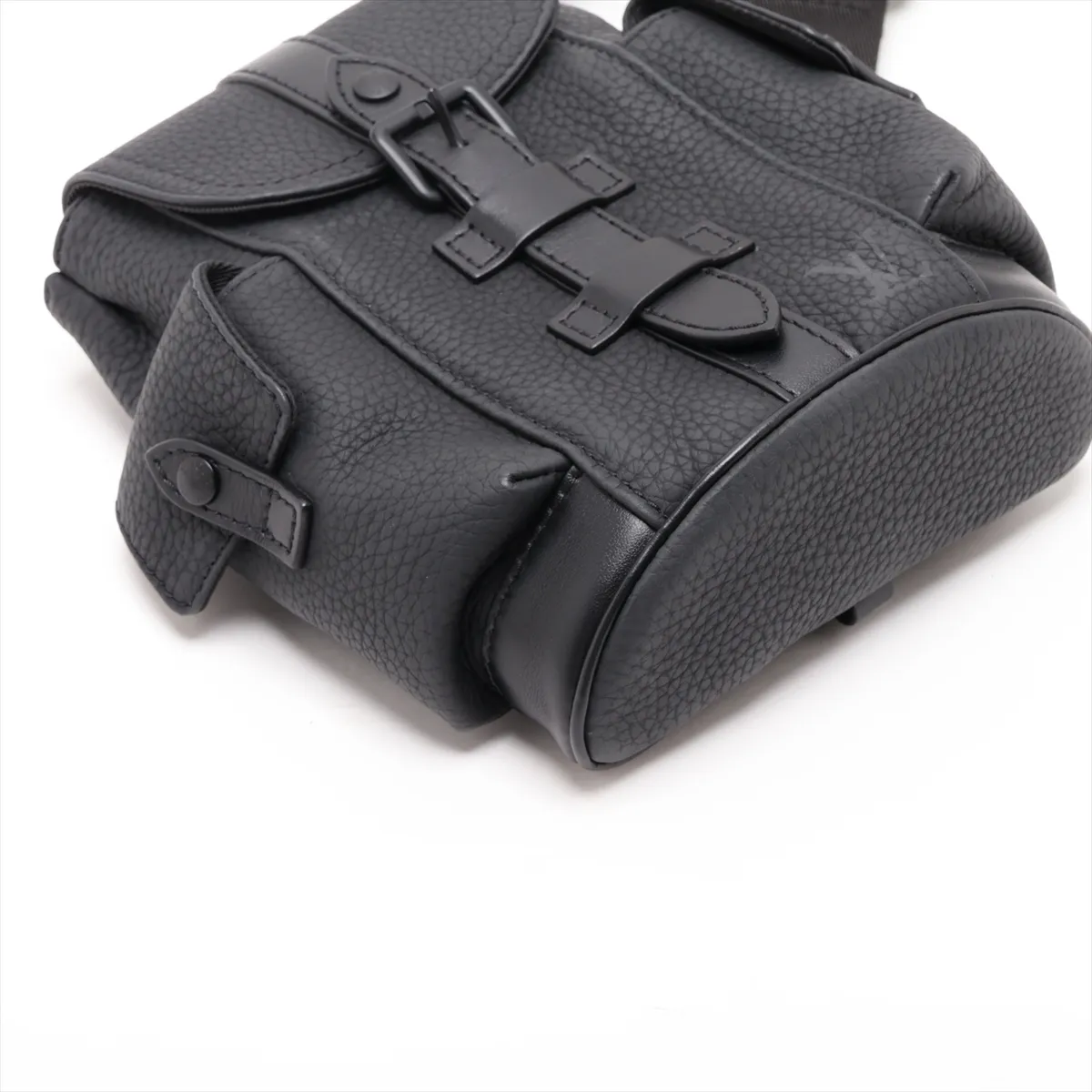 Christopher XS Taurillon Leather Bag M58495 Black (RFID detected) — view 4