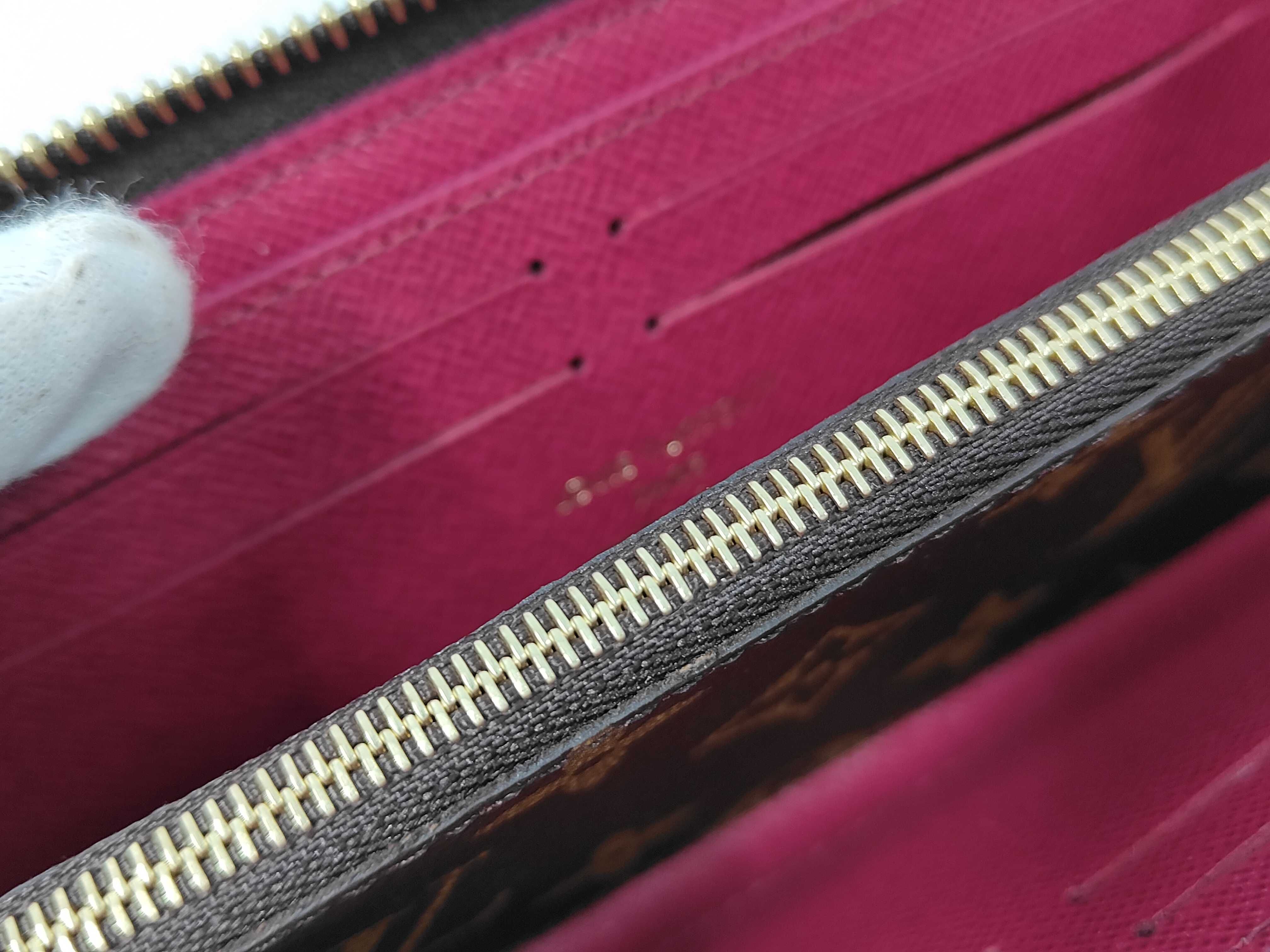 Monogram M60742 Portefeuille Clemence Fuchsia Wallet — view 10