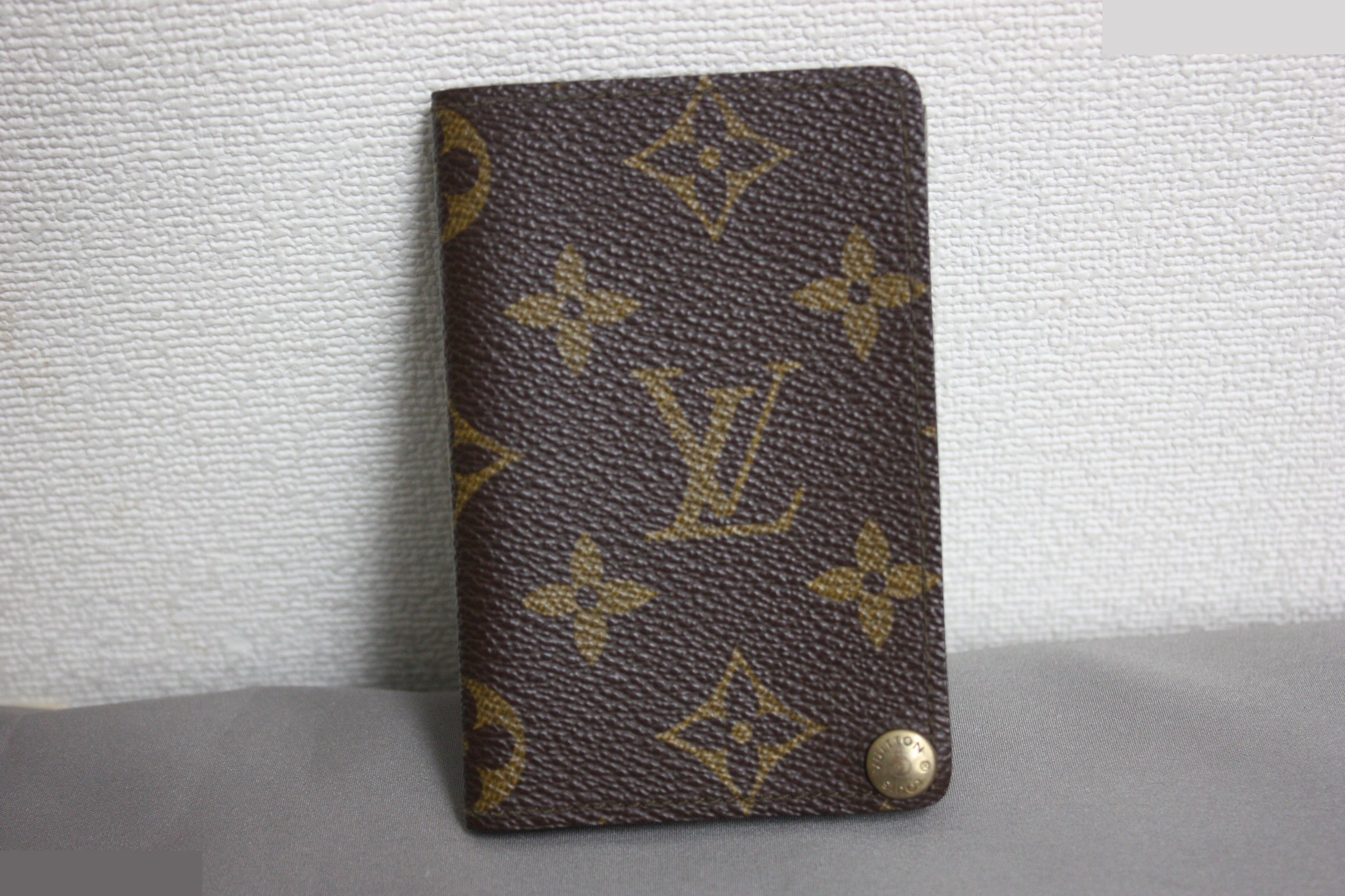 Card case — view 2