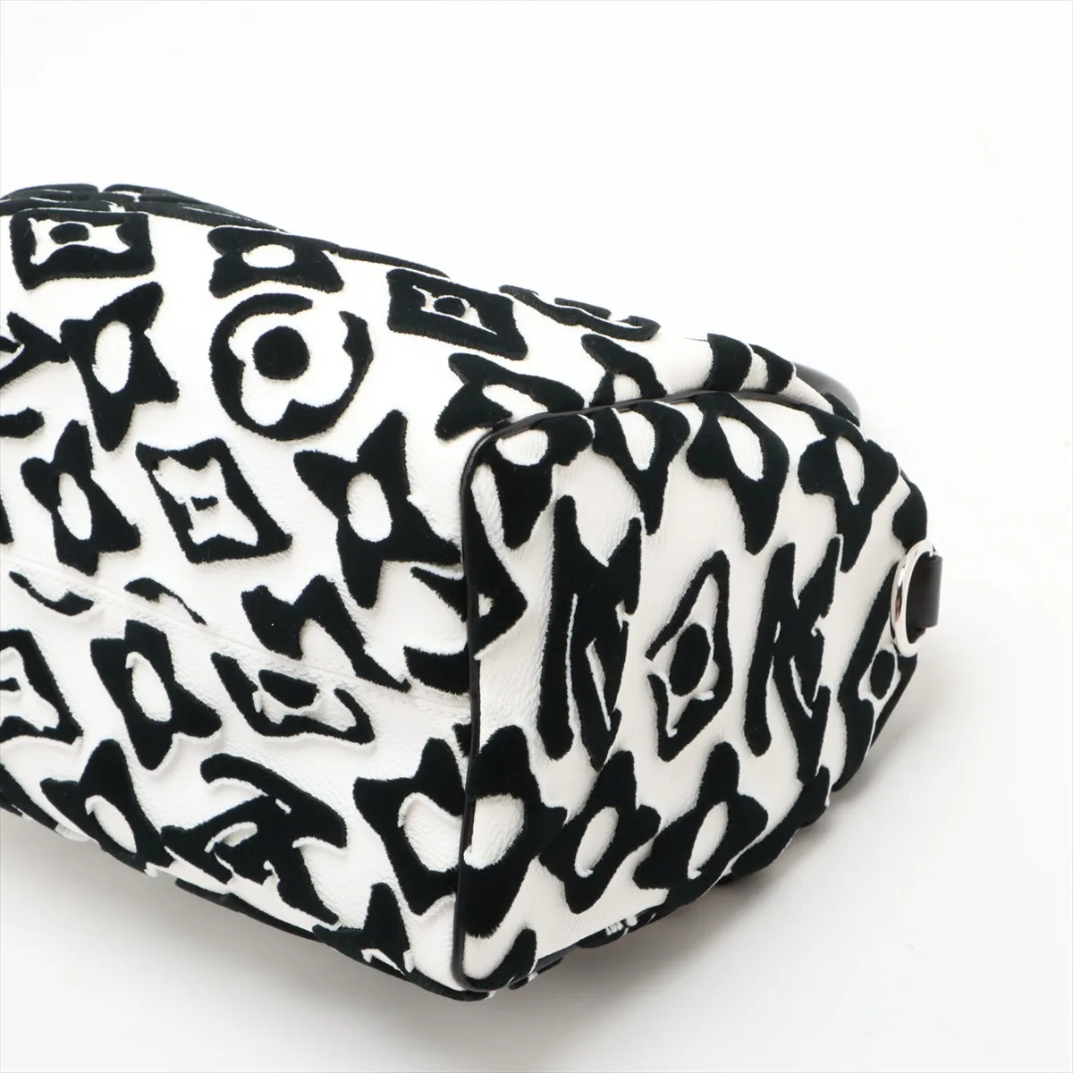 Monogram Tufted Speedy Bandouliere 25 M45563 White RFID Reactive — view 3