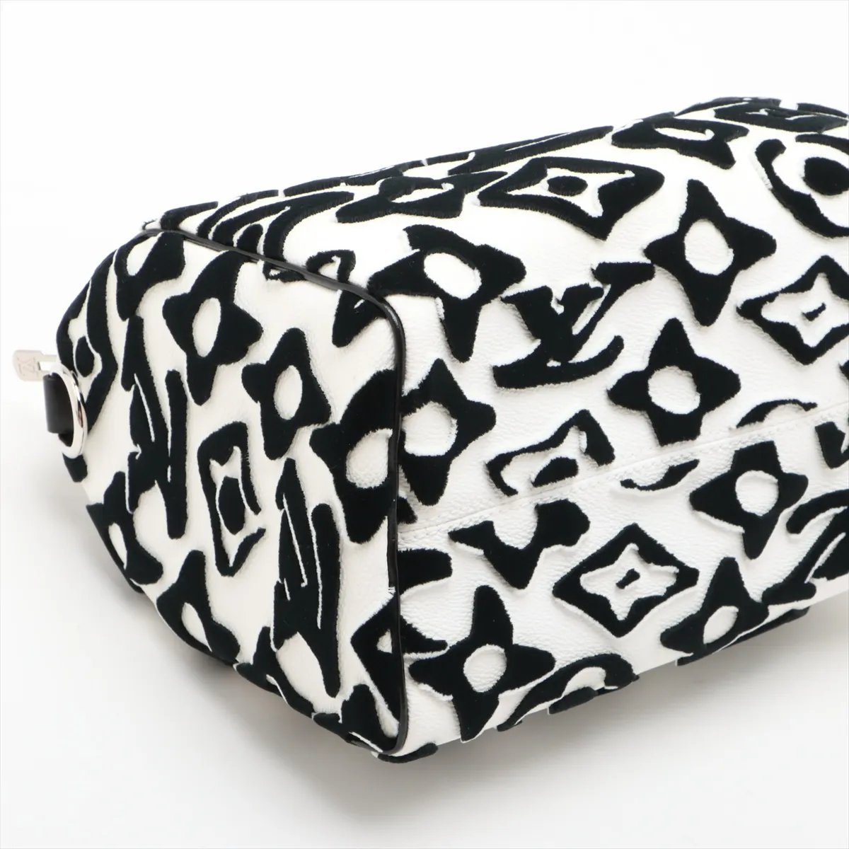 Monogram Tufted Speedy Bandouliere 25 M45563 White RFID Reactive — view 4