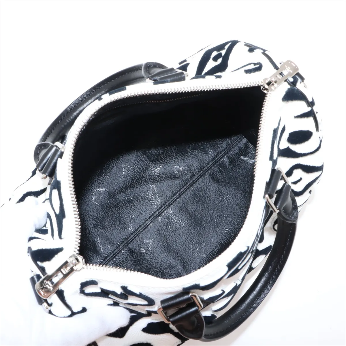 Monogram Tufted Speedy Bandouliere 25 M45563 White RFID Reactive — view 8