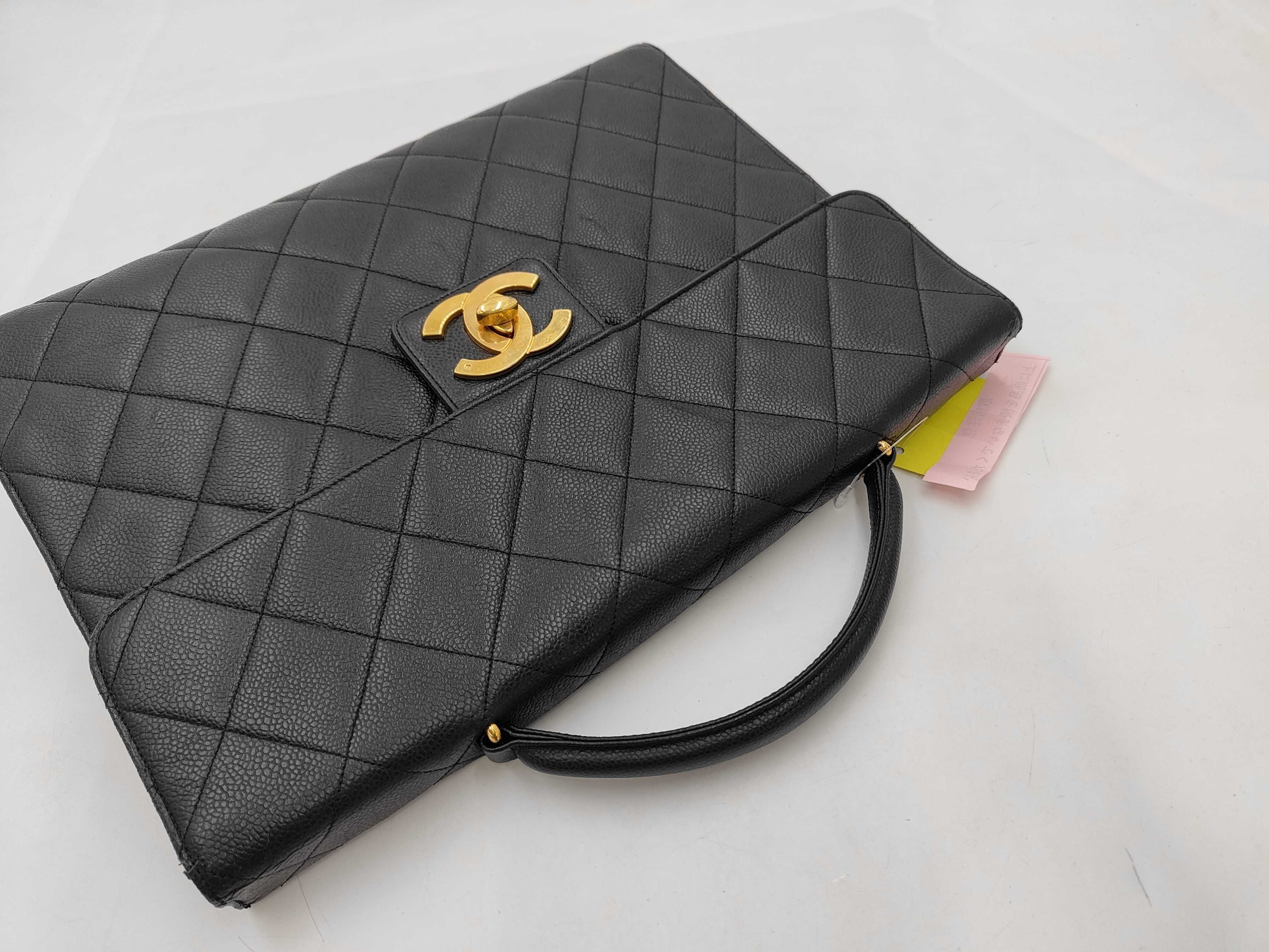 Matelassé Caviar Skin Business Bag Handbag — view 5