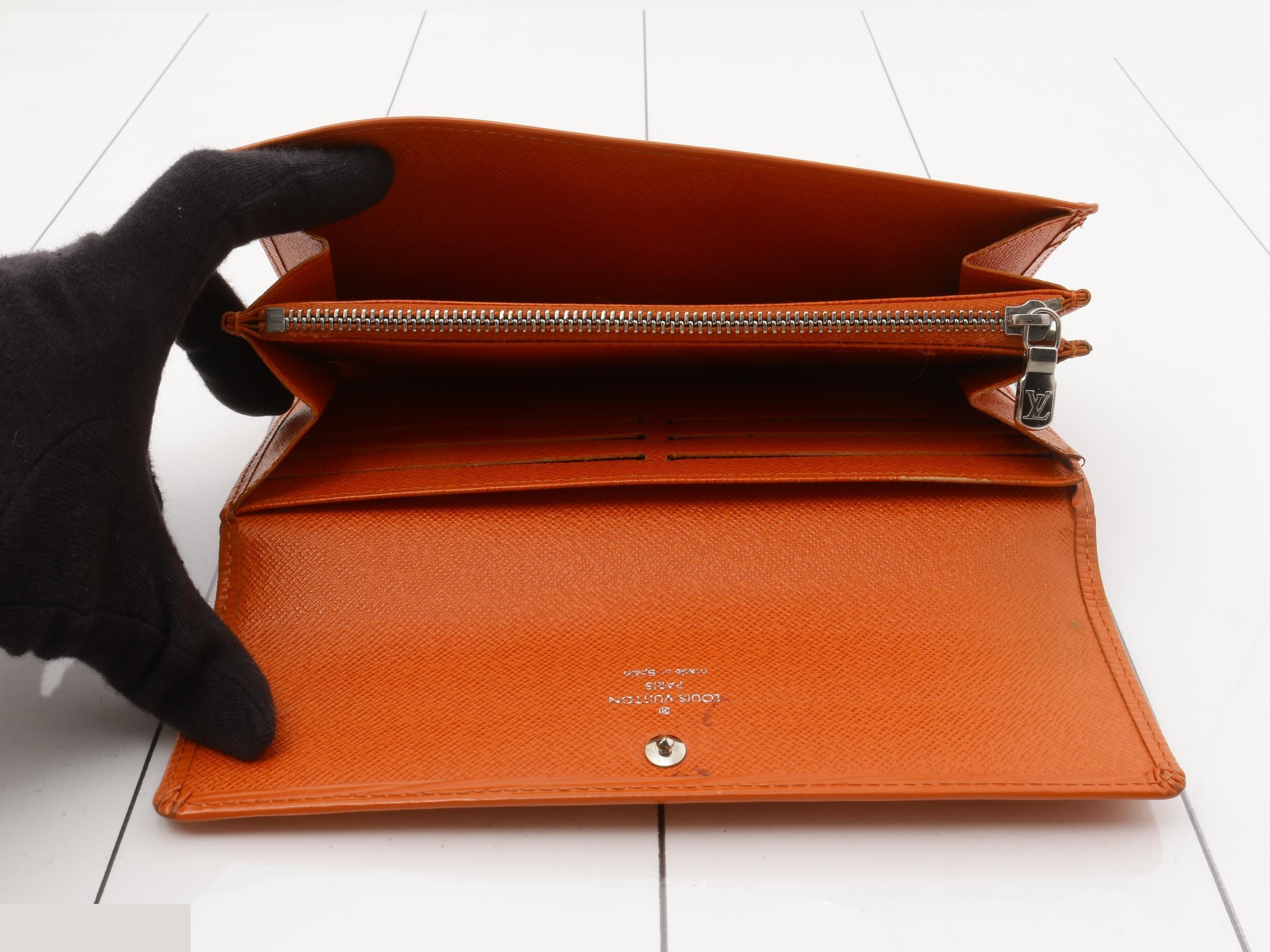 LV Epi Bi-fold Long Wallet — view 4